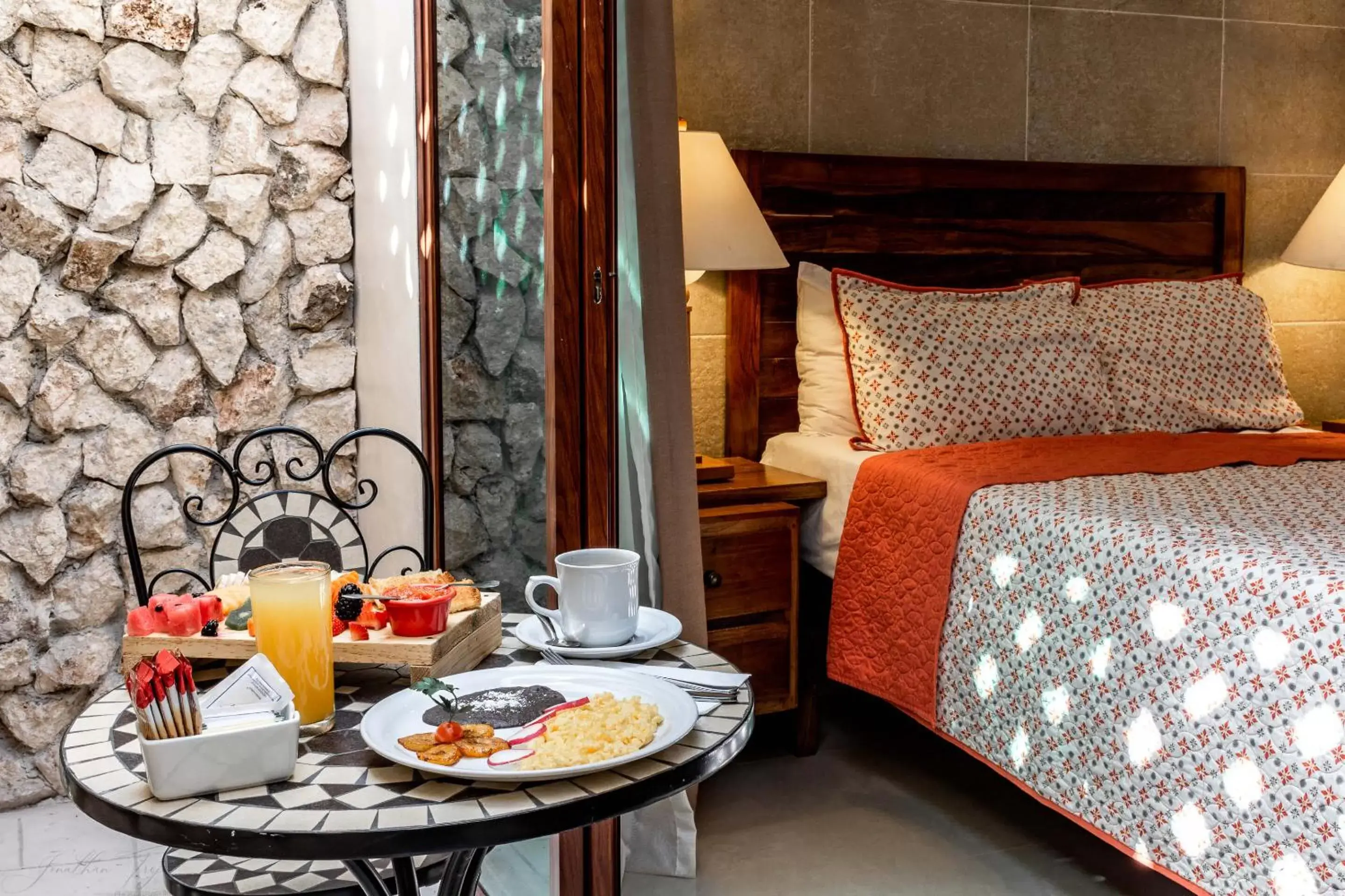 Breakfast in El Zaguán Colonial by GuruHotel