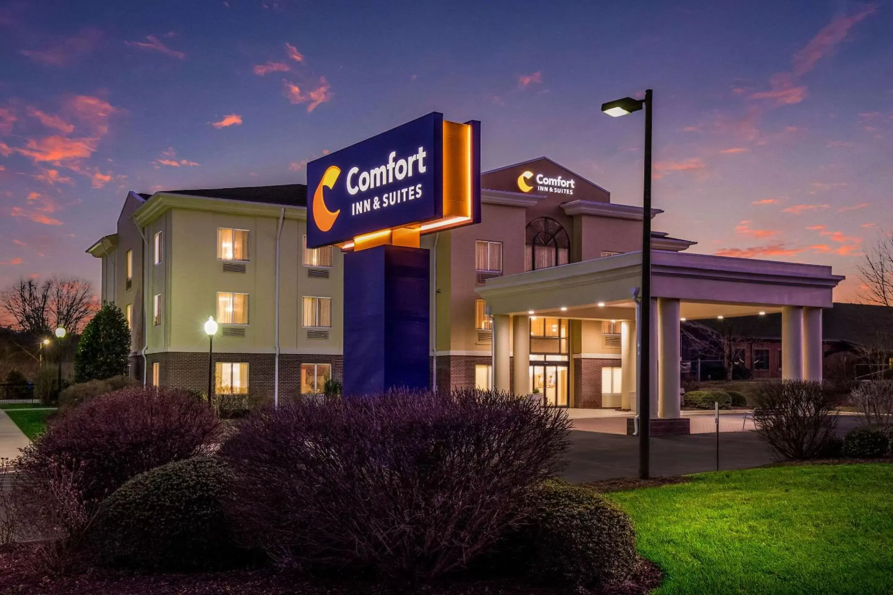 Property Building in Comfort Inn & Suites