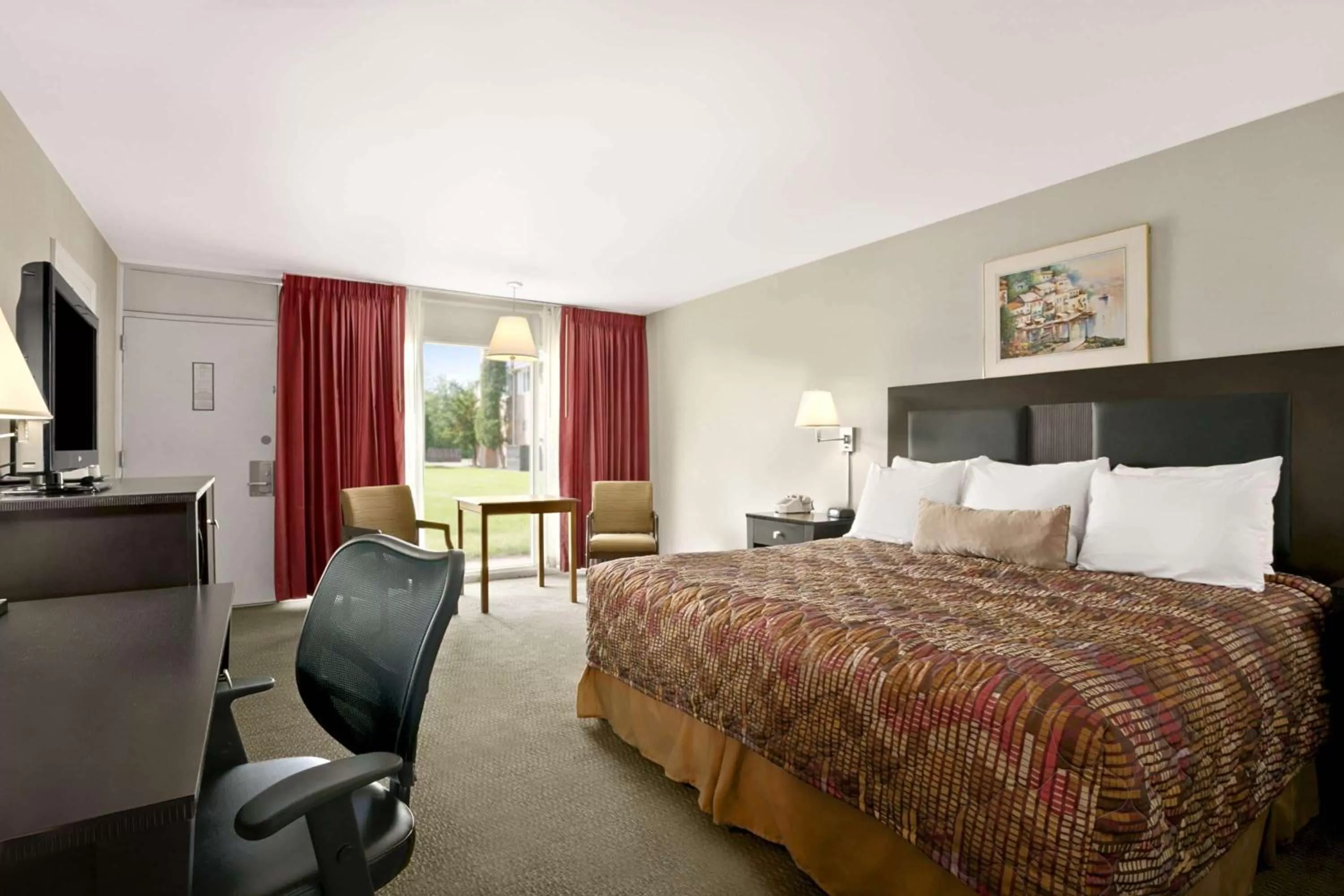 Photo of the whole room in Ramada by Wyndham Washington