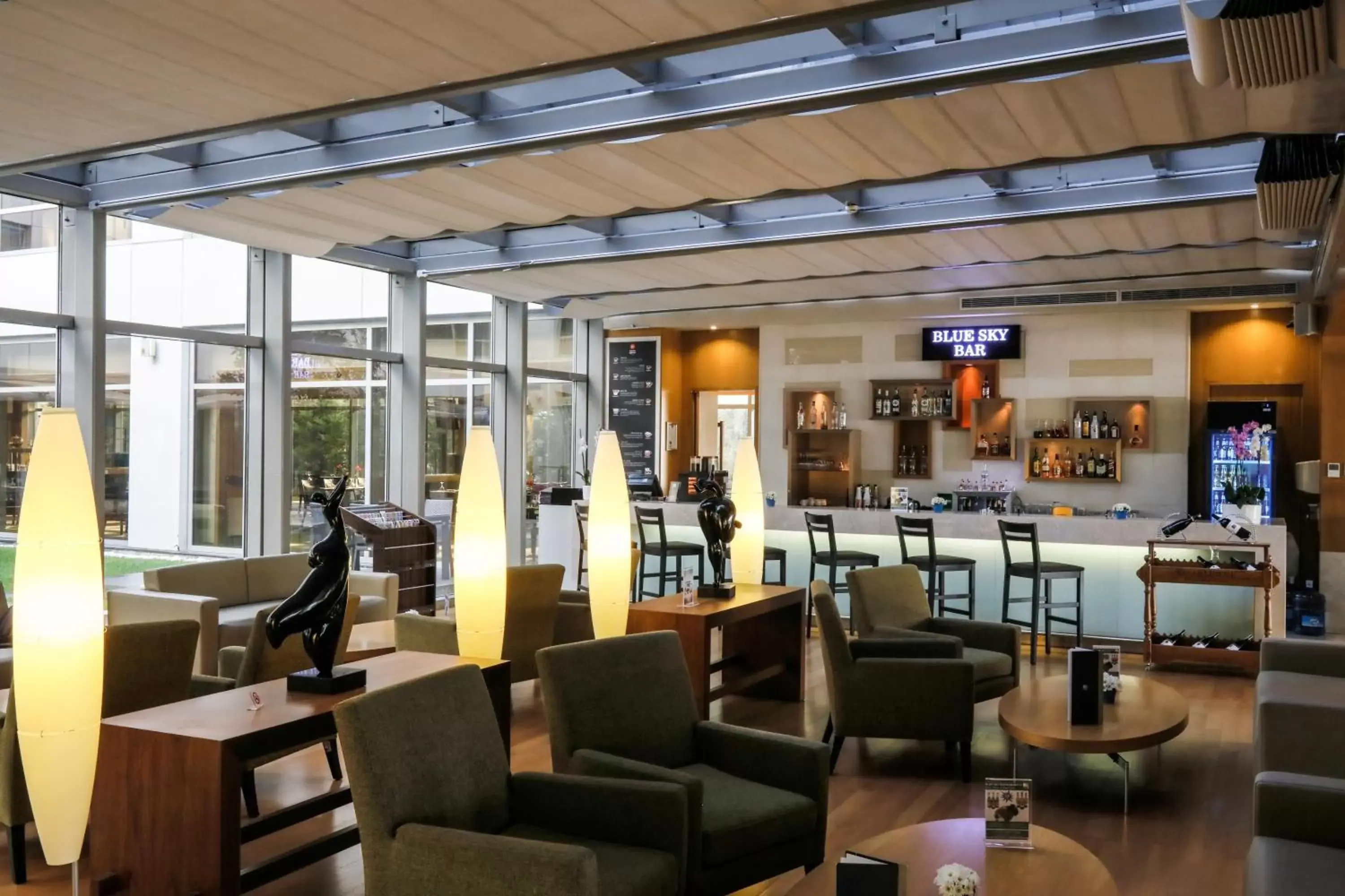 Lounge or bar, Restaurant/Places to Eat in ISG Sabiha Gökçen Airport Hotel