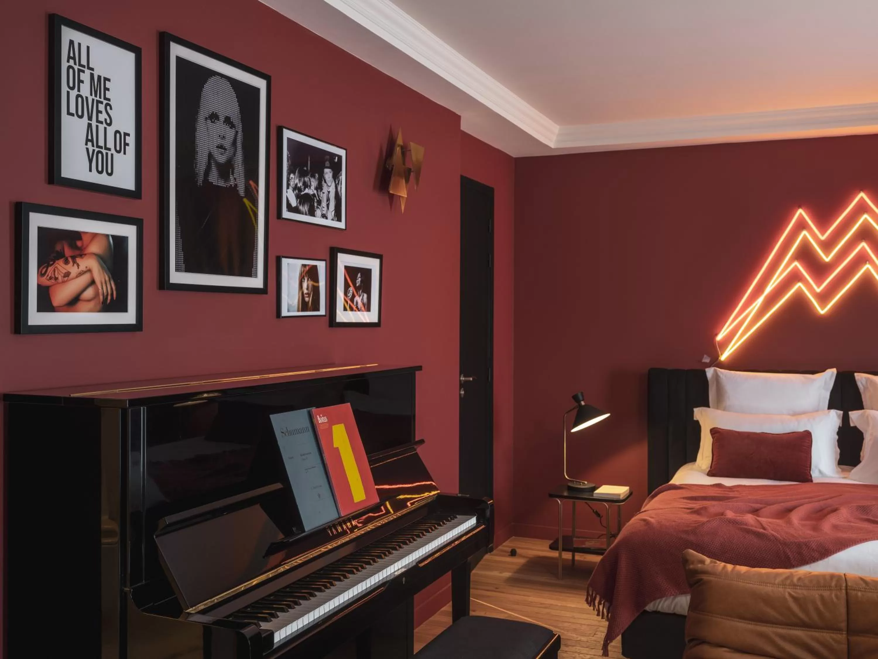 Photo of the whole room, Bed in Seven Hotel Paris