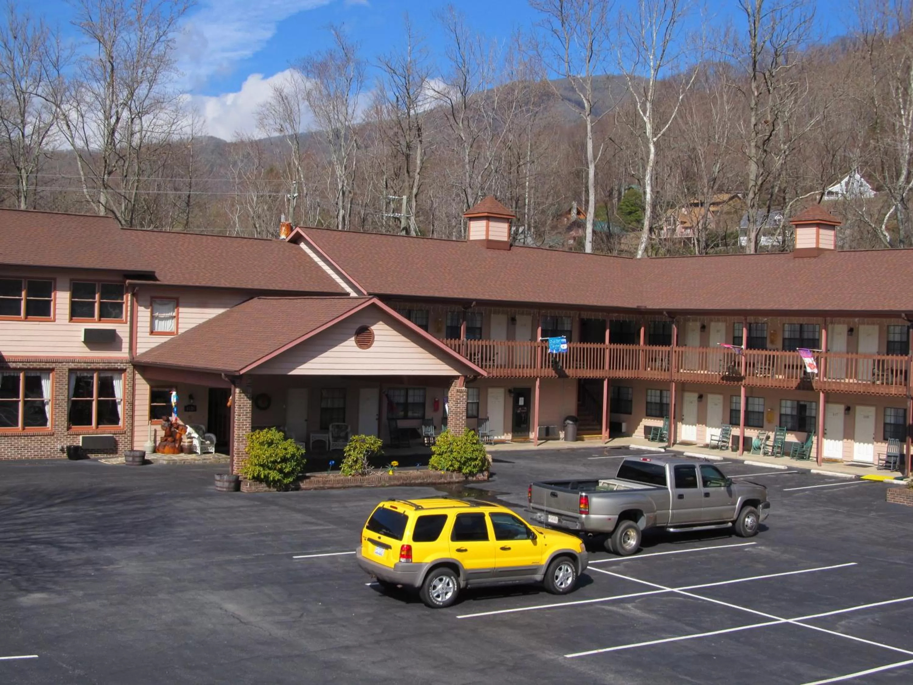 Facade/entrance, Property Building in Jonathan Creek Inn and Villas