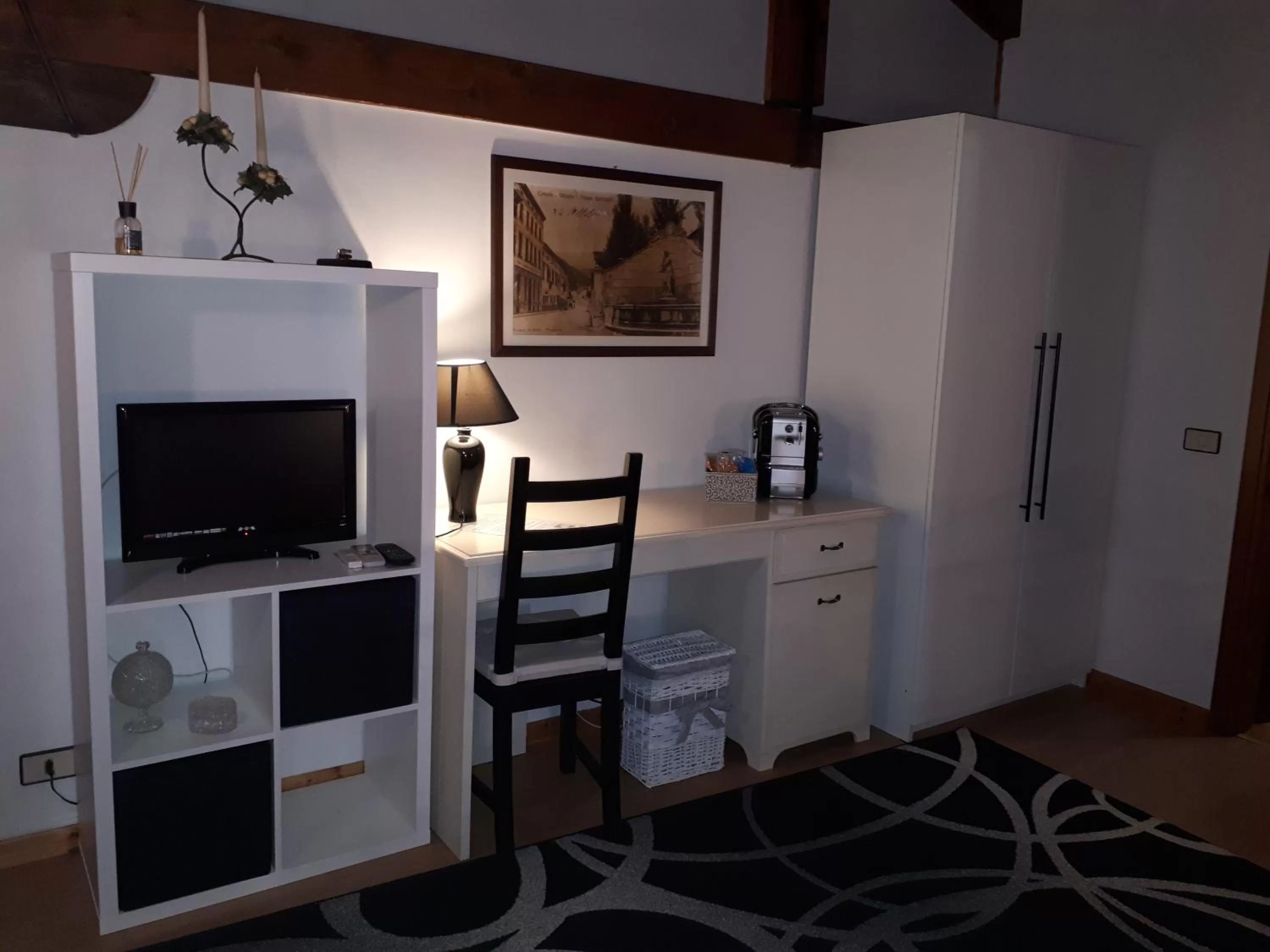 TV/Entertainment Center in B&B Da Time