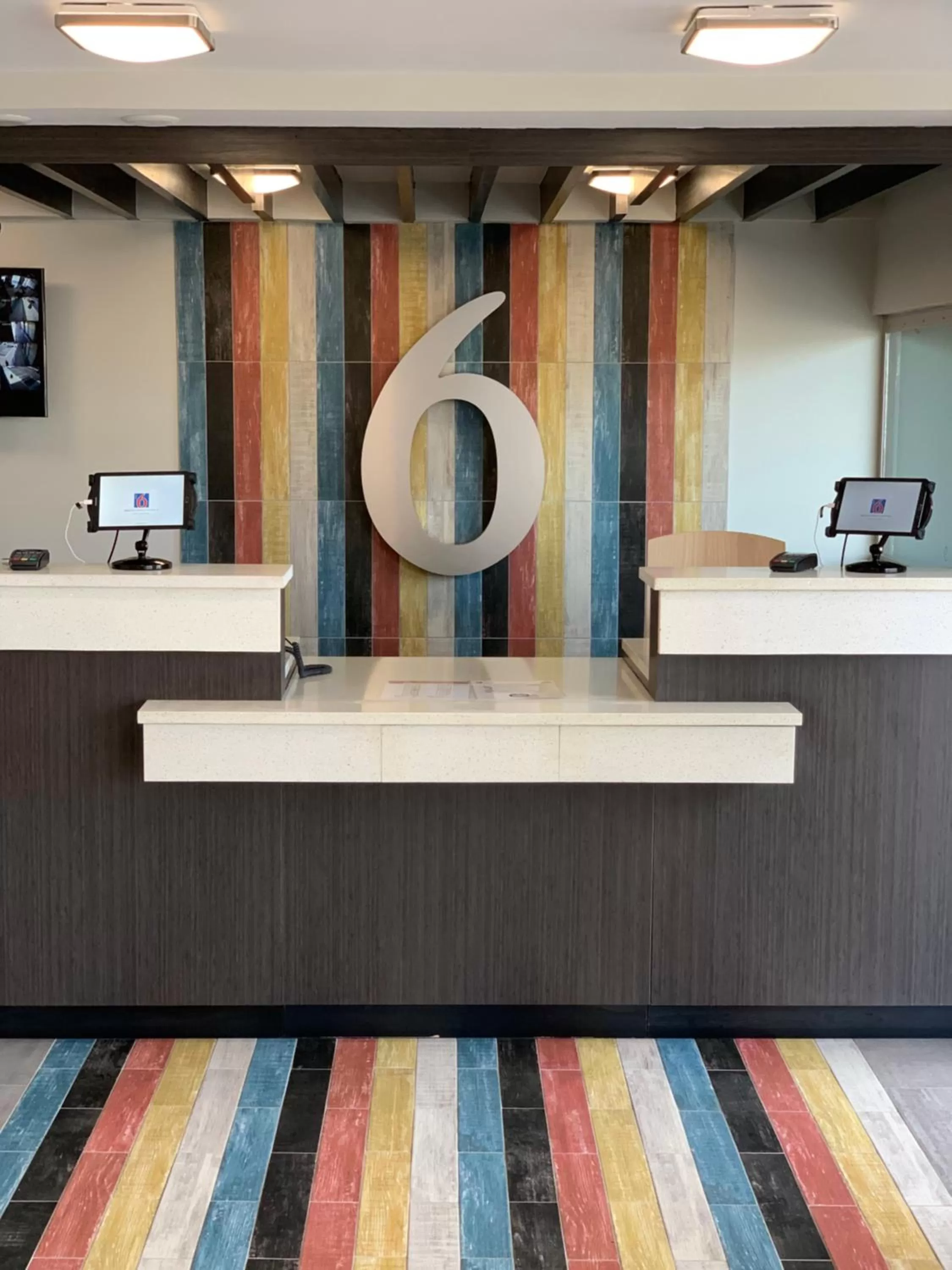 Lobby or reception in Motel 6 Louisville, Ky- Airport/ Fair Expo