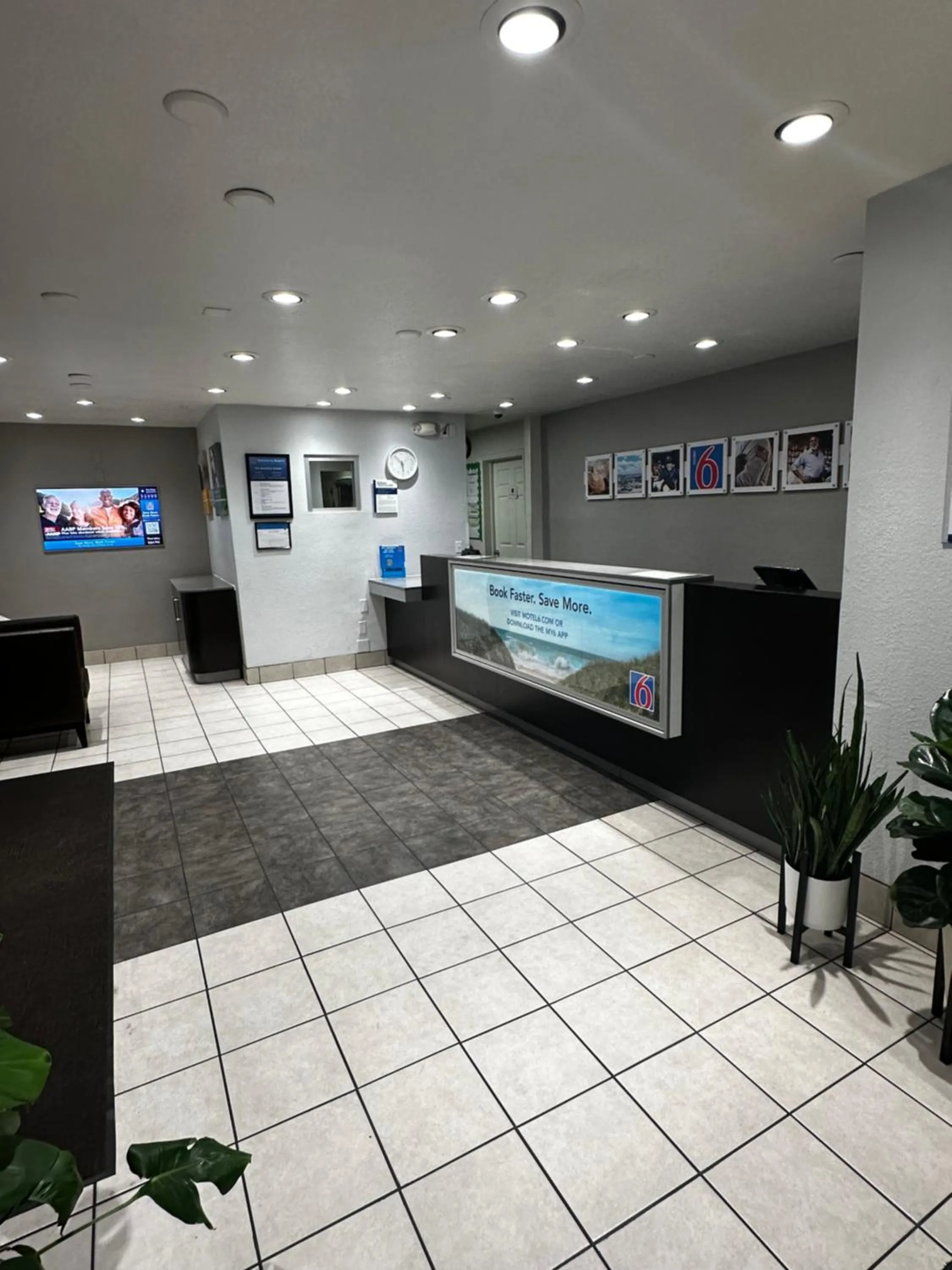 Lobby or reception in Motel 6-San Diego, CA - Hotel Circle - Mission Valley