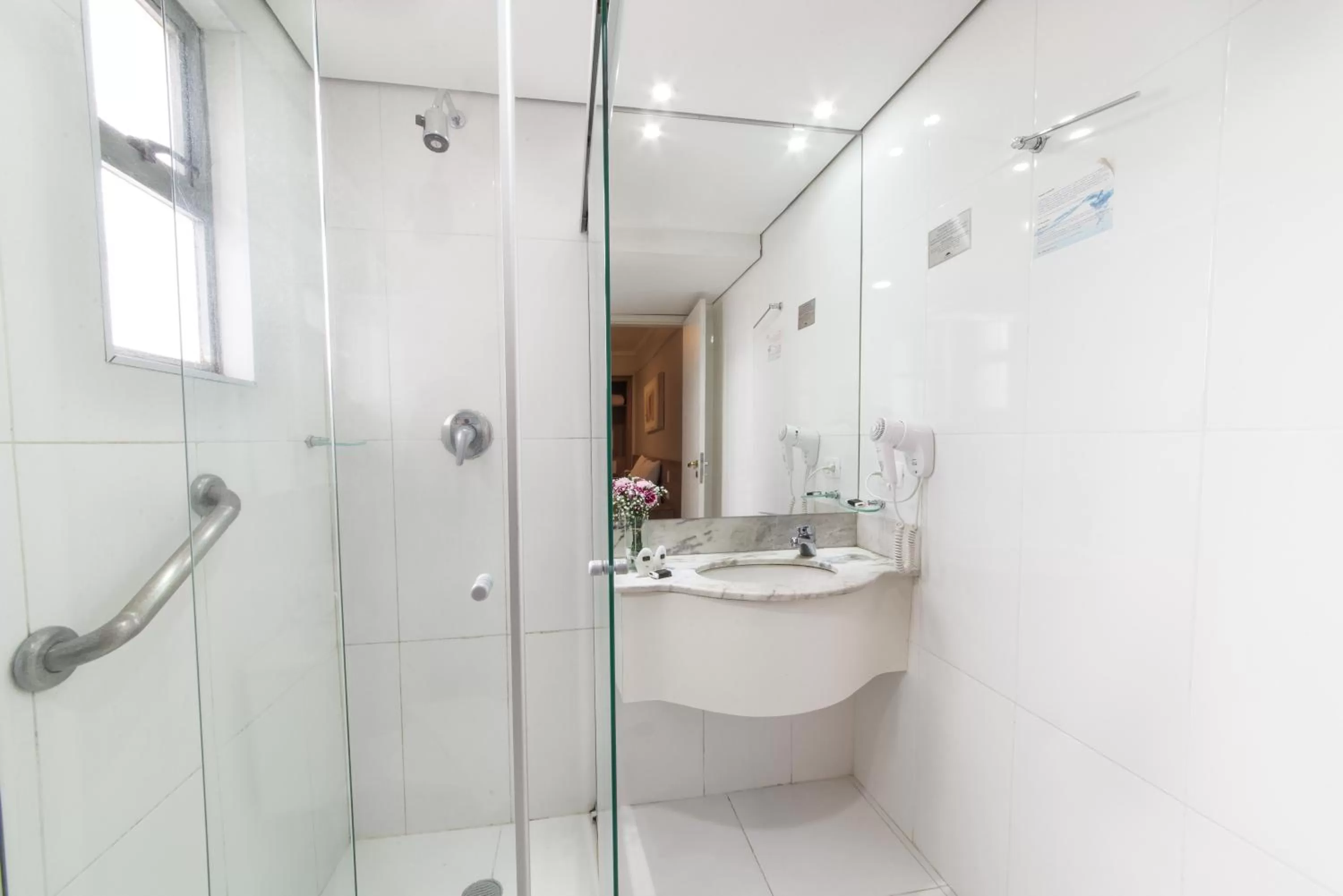 Bathroom in Summit Hotel Monaco