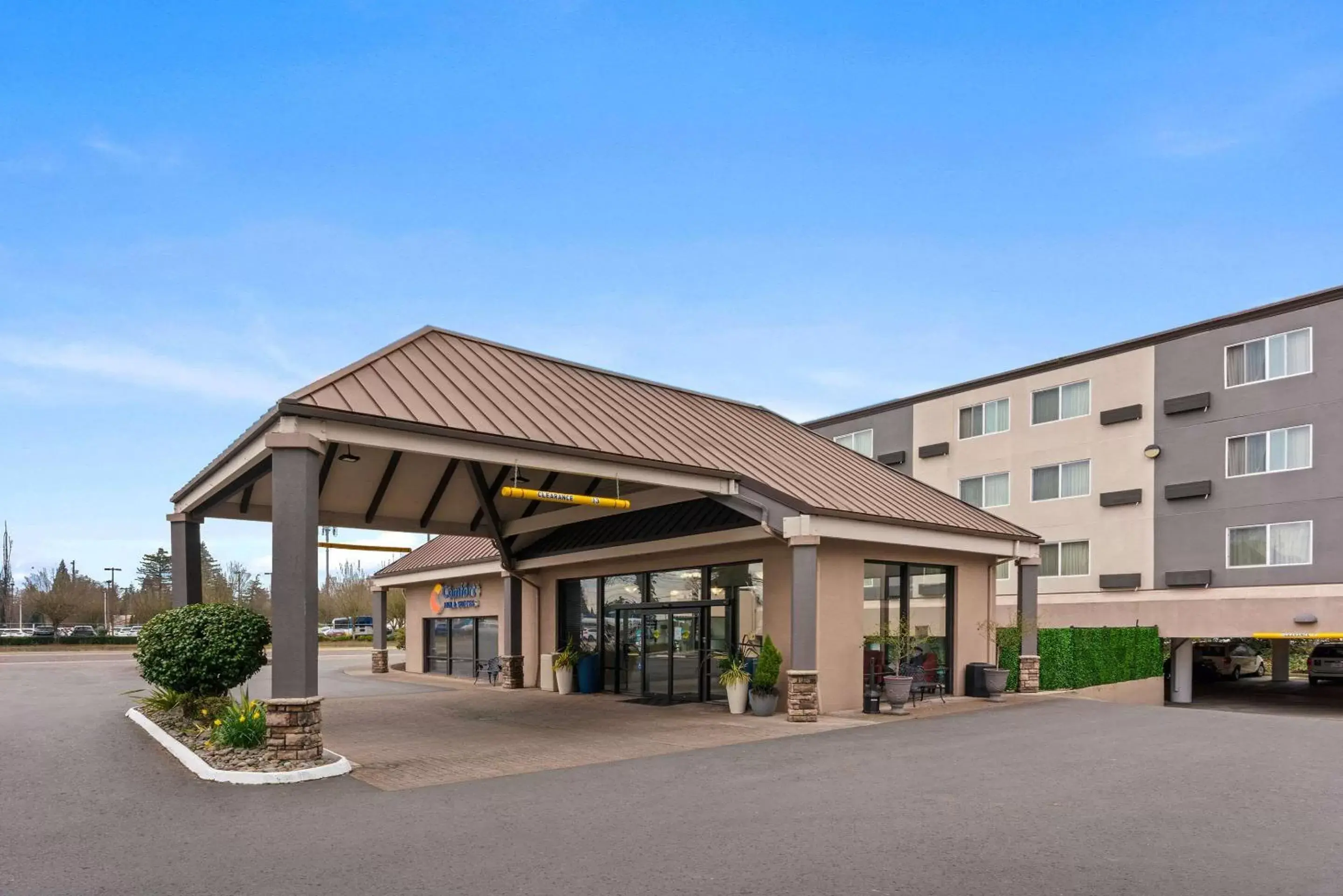 Property Building in Comfort Inn & Suites Beaverton - Portland West