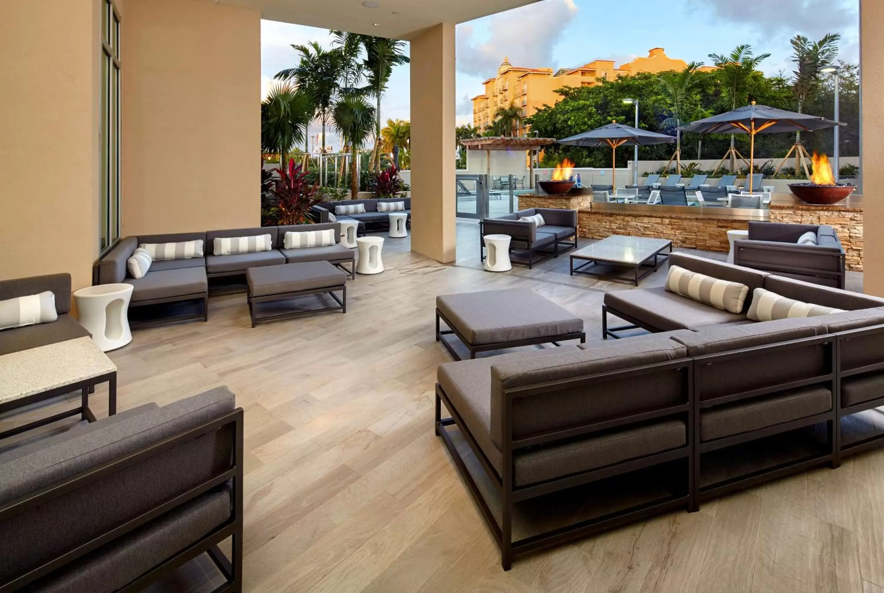 Patio in Hyatt Place Miami Airport East