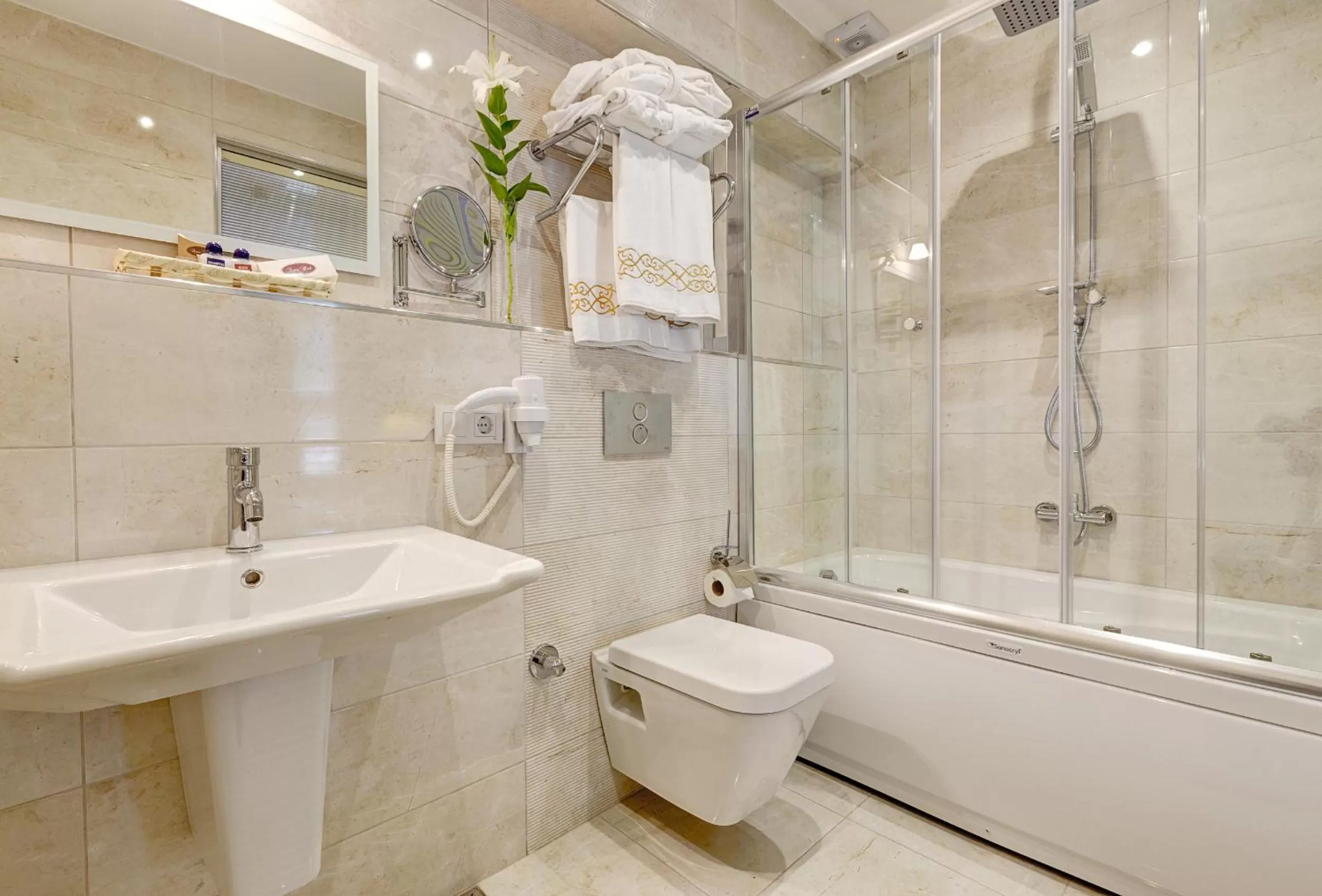 Shower in Arena Hotel - Special Class