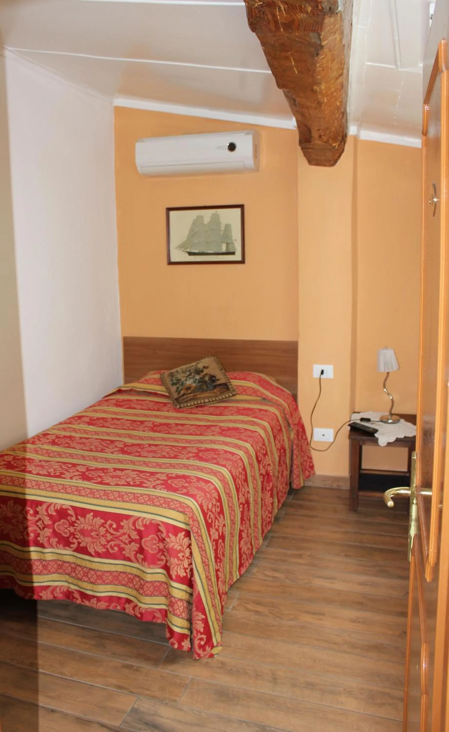 Photo of the whole room, Bed in Hotel San Lorenzo