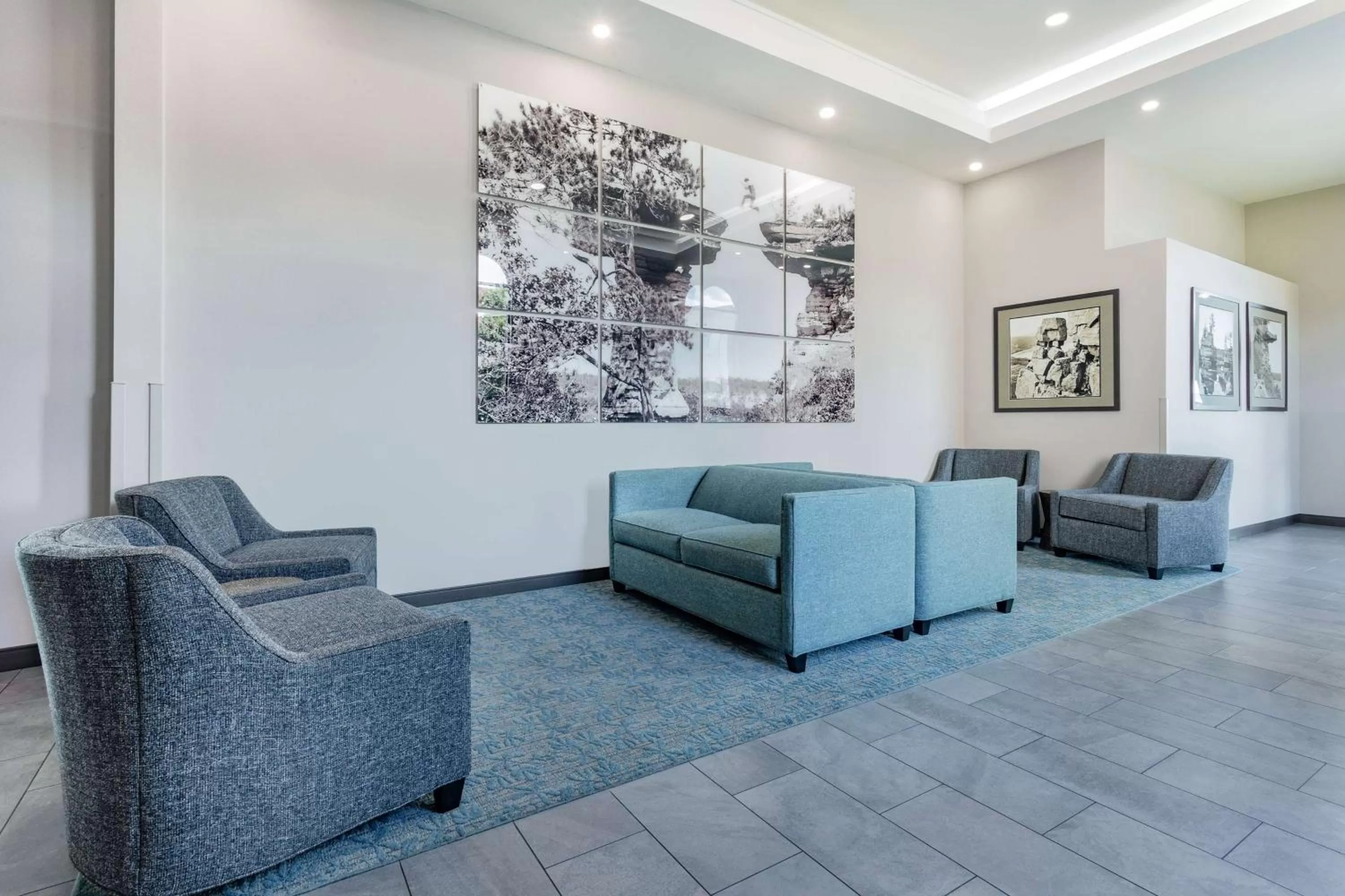 Lobby or reception in Wingate by Wyndham Wisconsin Dells Waterpark