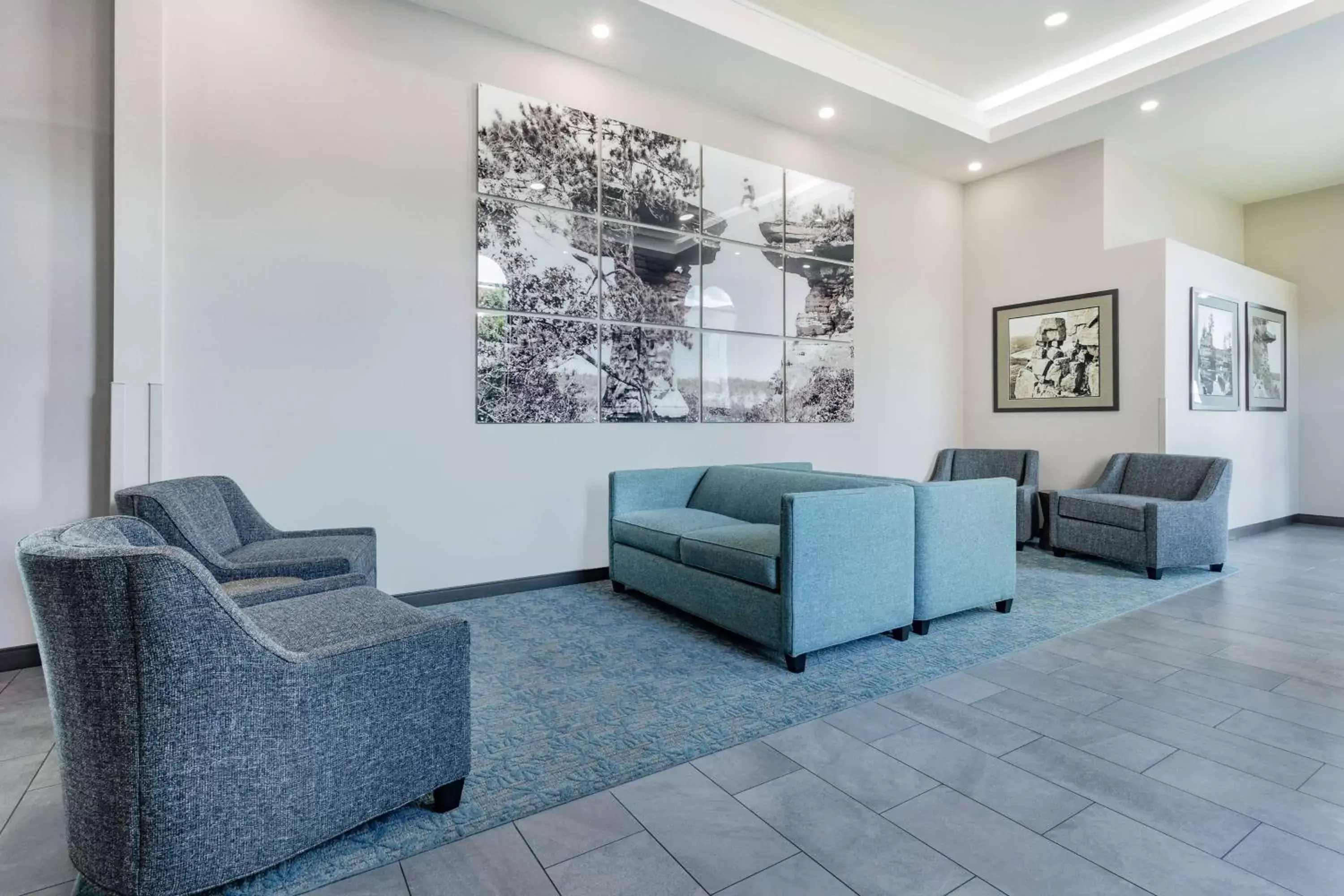 Lobby or reception in Wingate by Wyndham Wisconsin Dells Waterpark Lobby or reception in Wingate by Wyndham Wisconsin Dells Waterpark