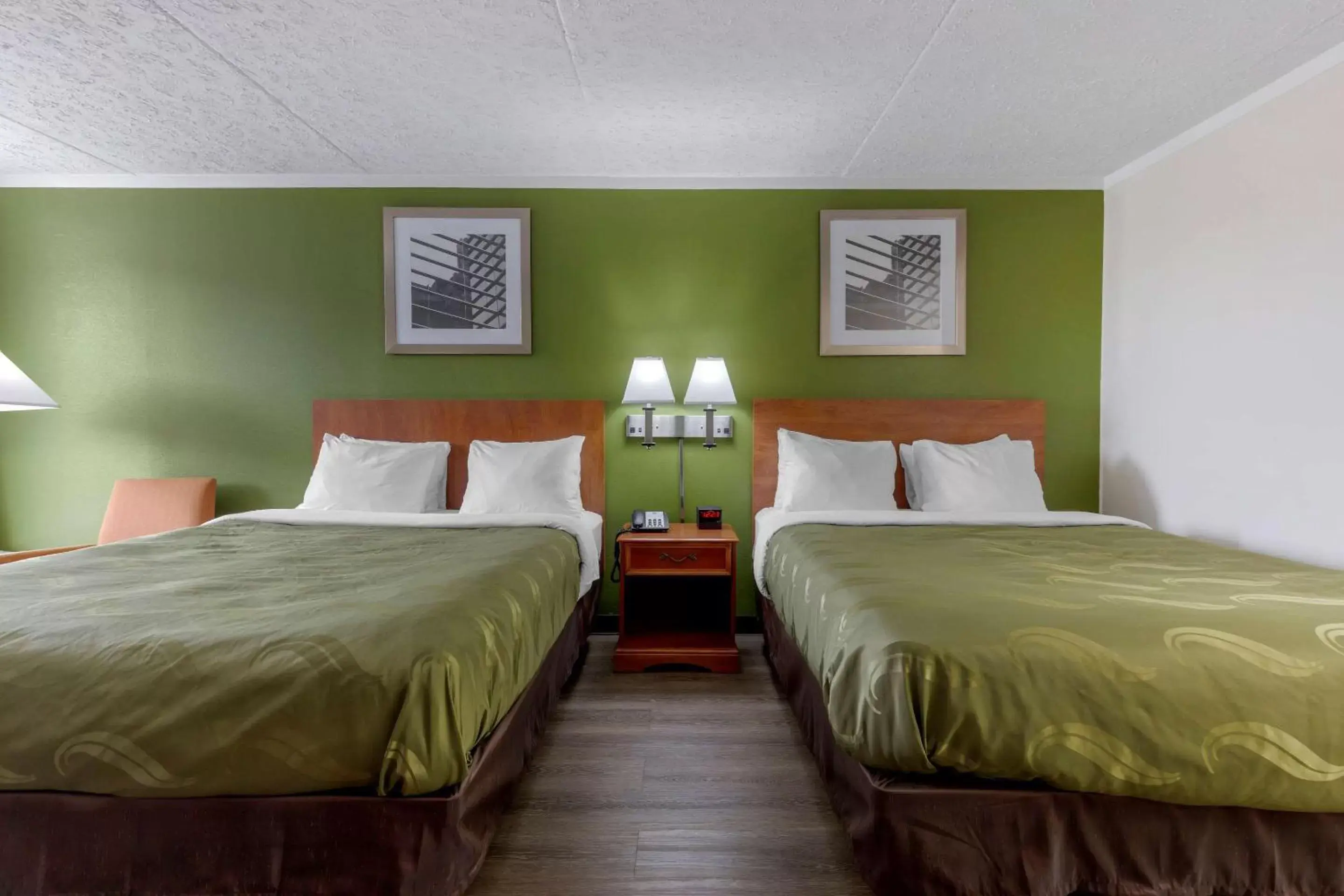 Bedroom, Bed in Quality Inn - Roxboro South