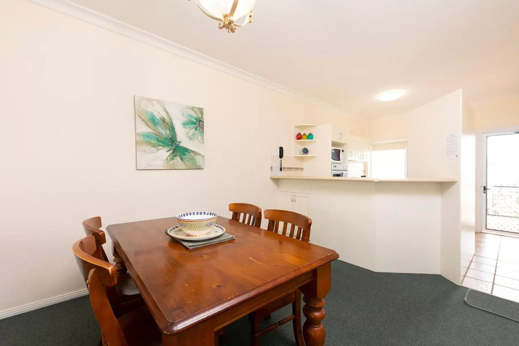 Dining Area in Meridian Beachside Apartments