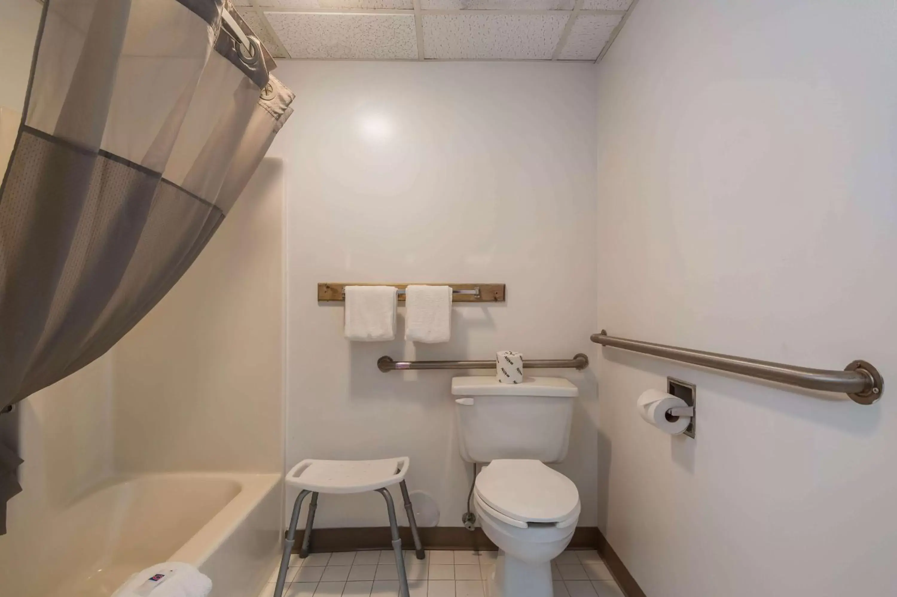 Toilet, Bathroom in Motel 6-Attalla, AL