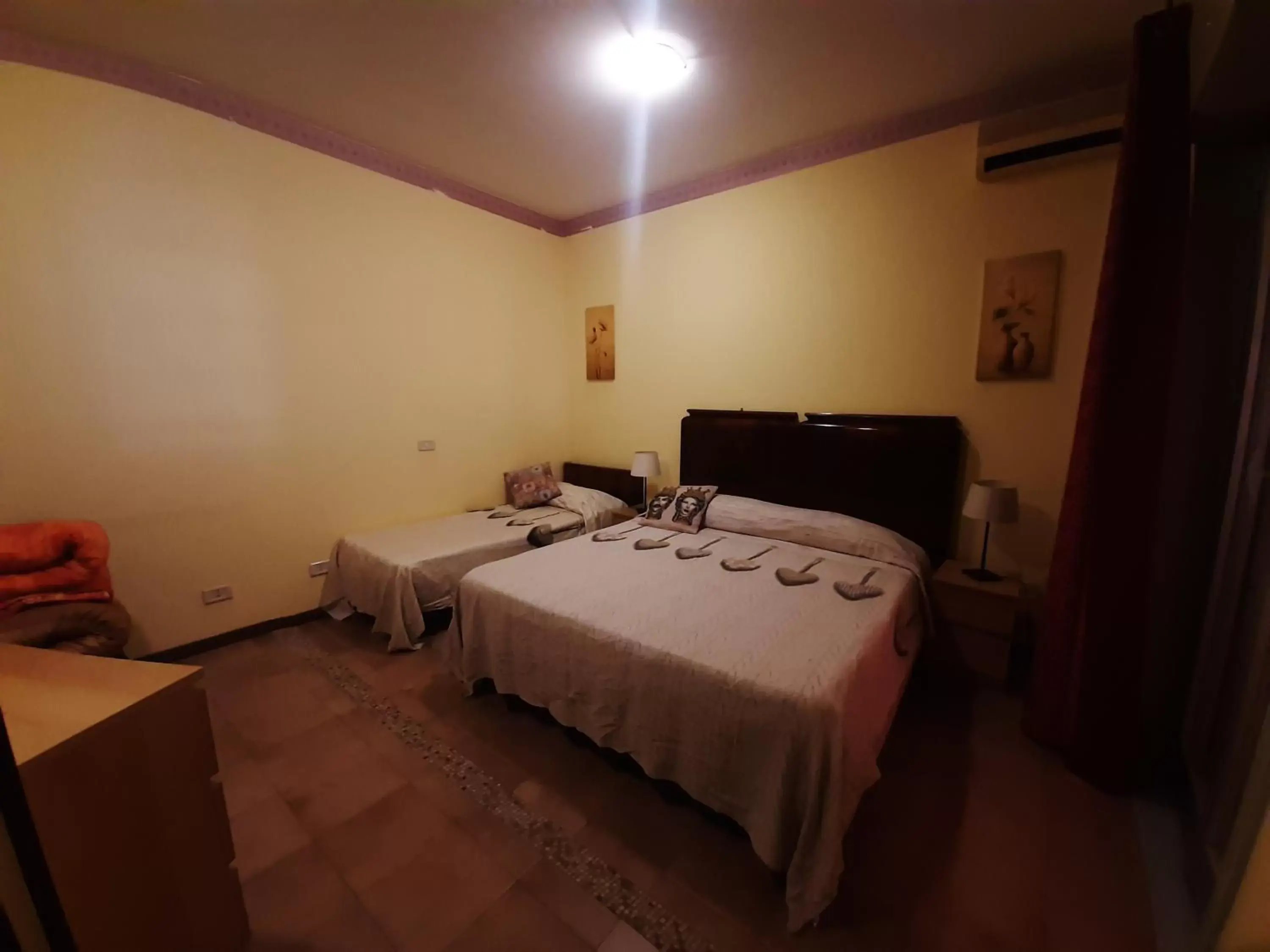 Photo of the whole room, Bed in San Nicolò House