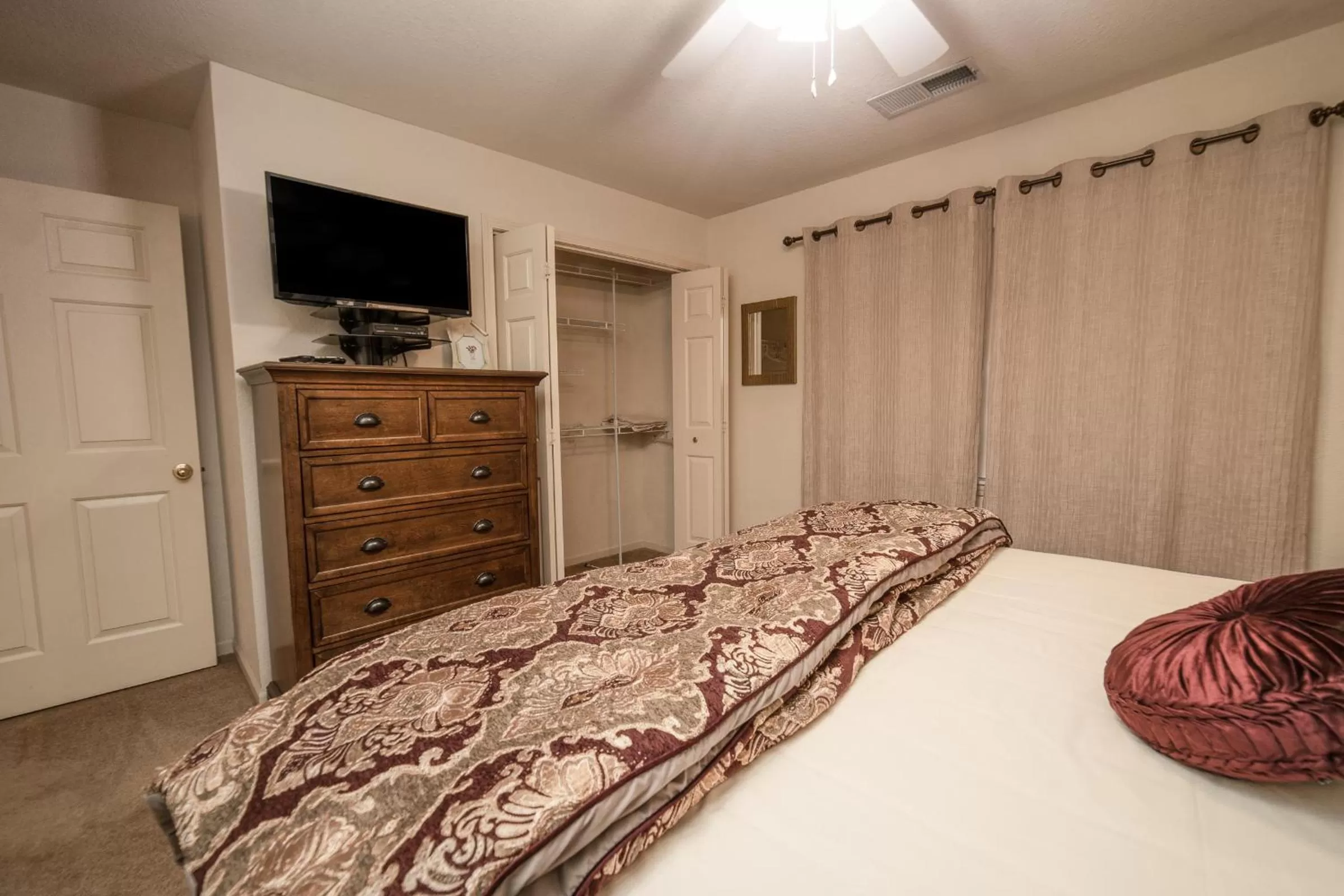 Bed in Pointe Royale Golf Resort