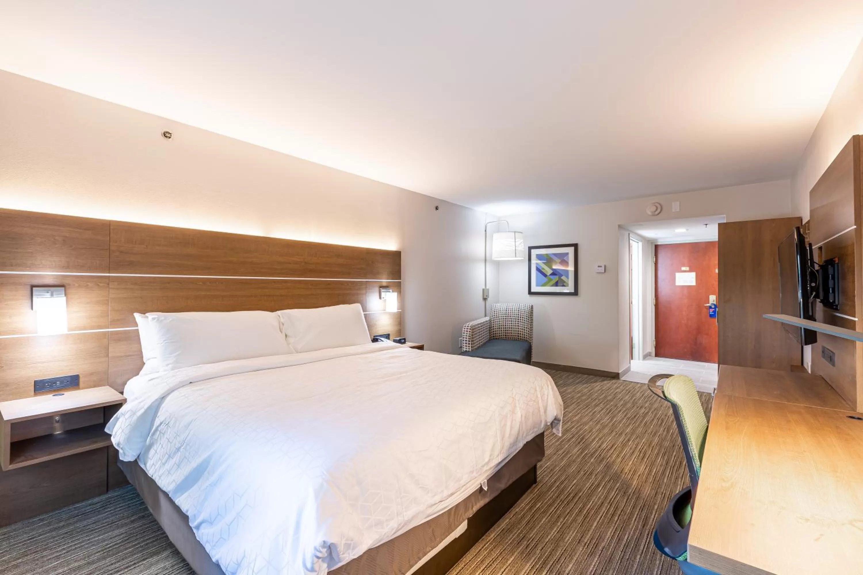 Bedroom, Bed in Holiday Inn Express & Suites Arlington North – Stadium Area by IHG
