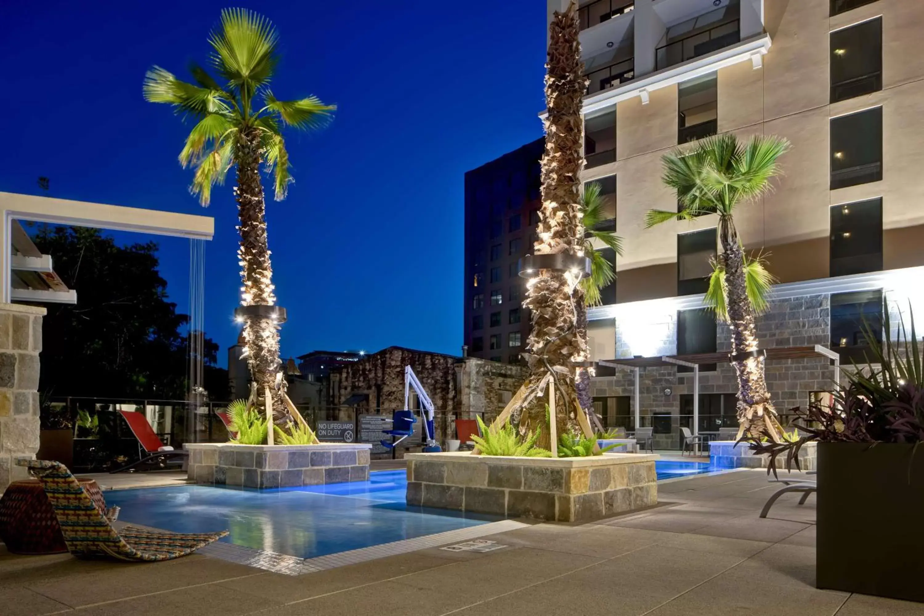 Property building, Swimming Pool in Hampton Inn & Suites San Antonio Riverwalk