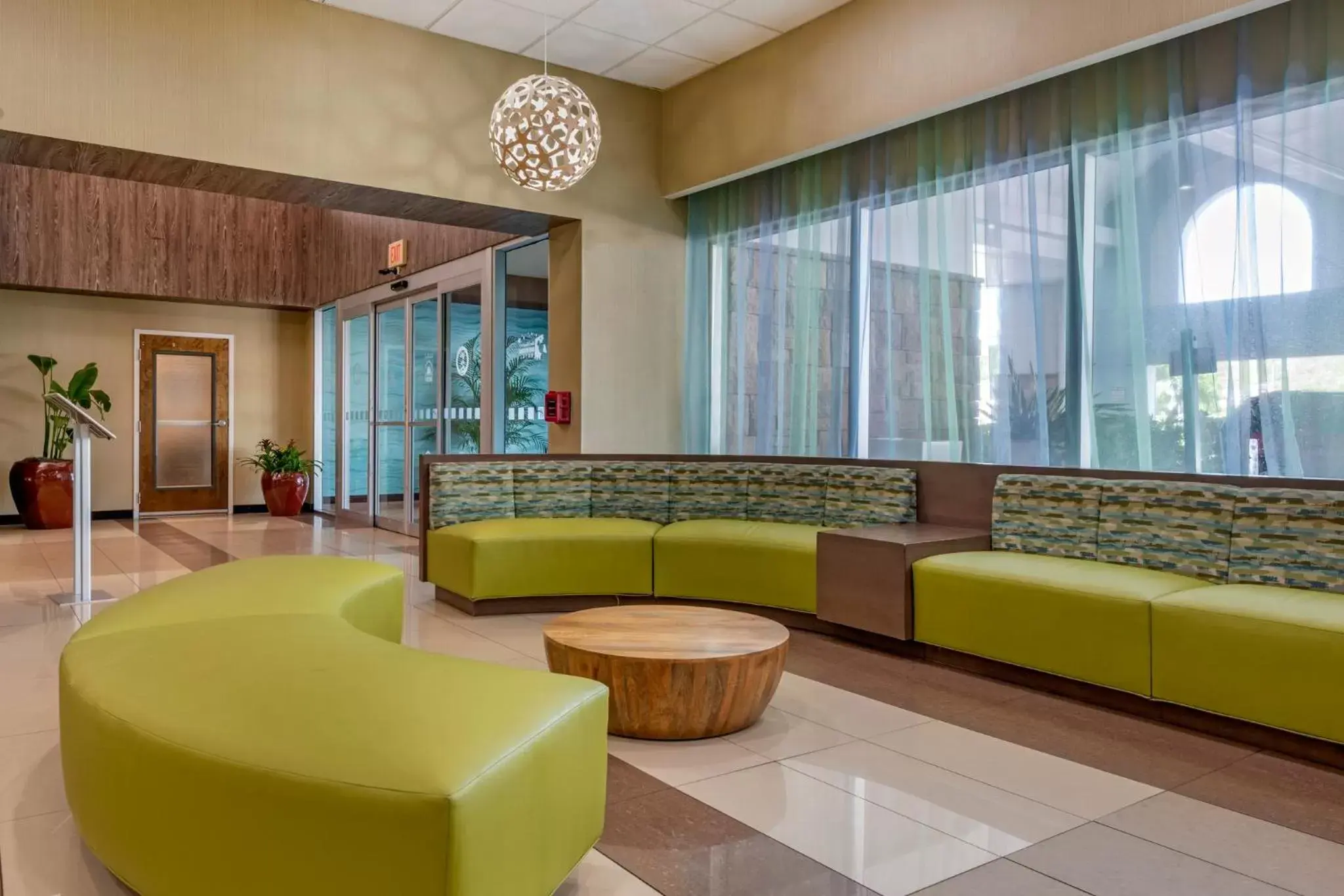 Property building, Lounge/Bar in Holiday Inn Resort Orlando - Lake Buena Vista, an IHG Hotel