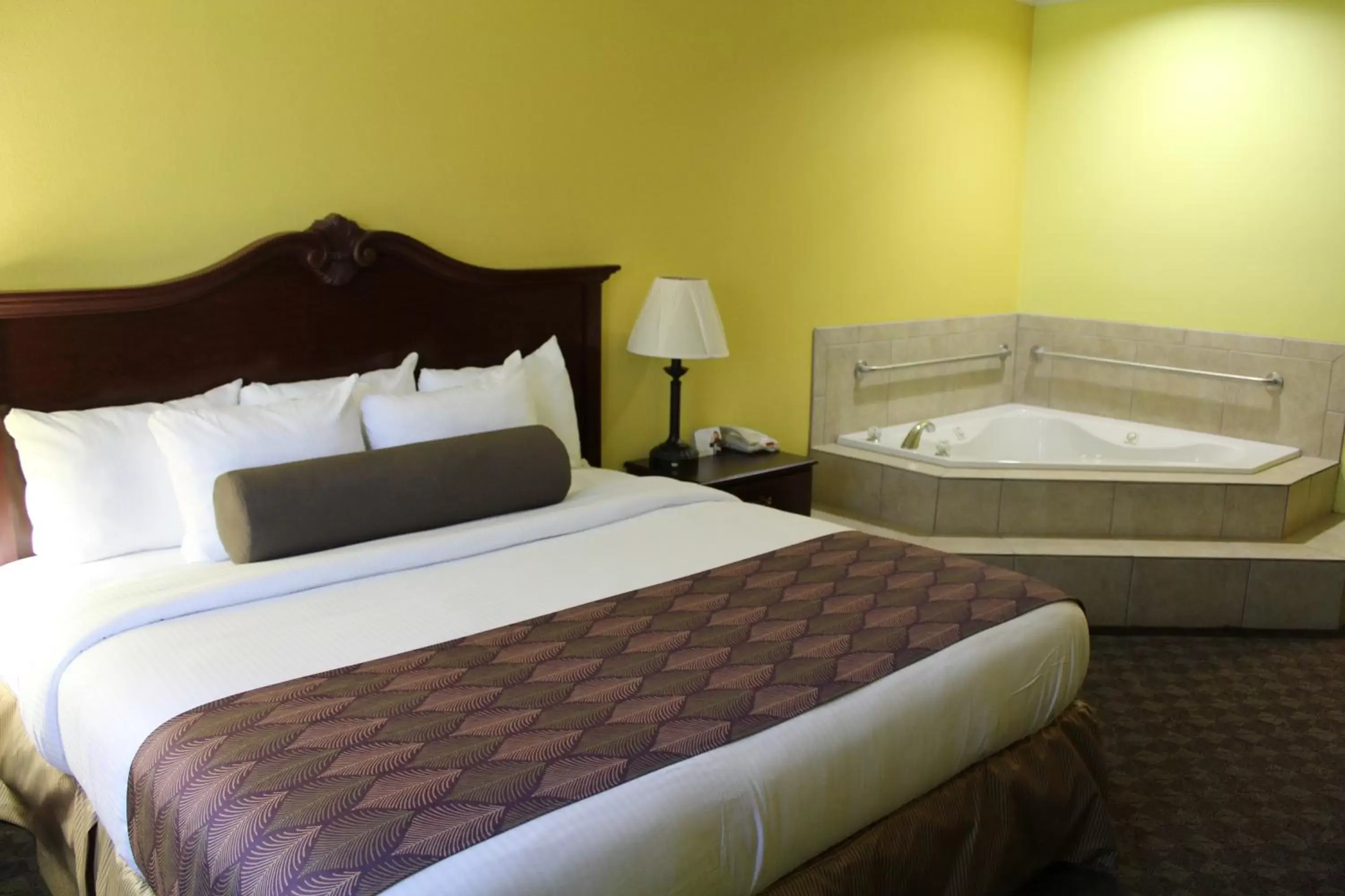 Photo of the whole room, Bed in Days Inn by Wyndham Salado