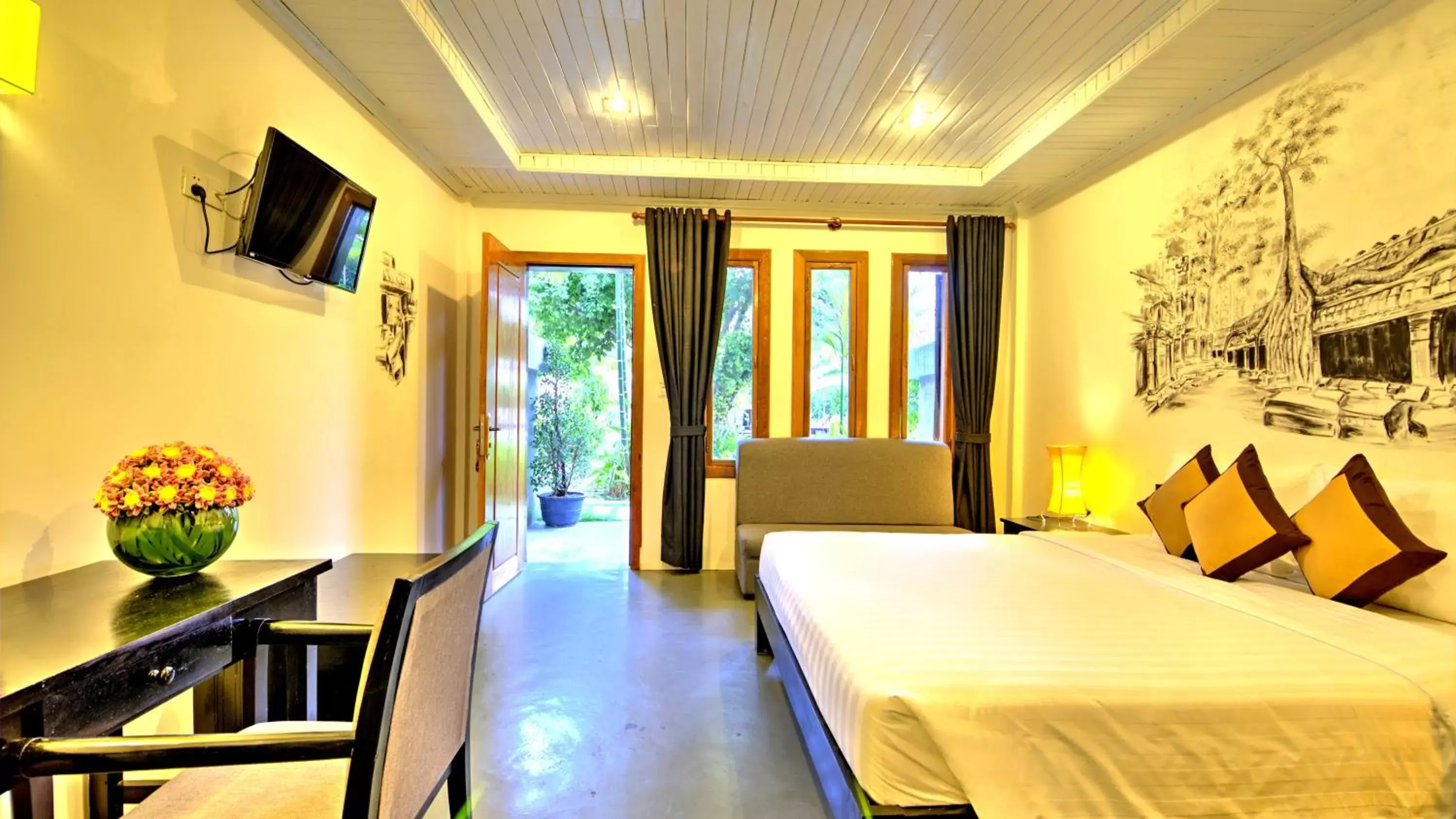 Deluxe Double Room in La Residence Blanc D'Angkor