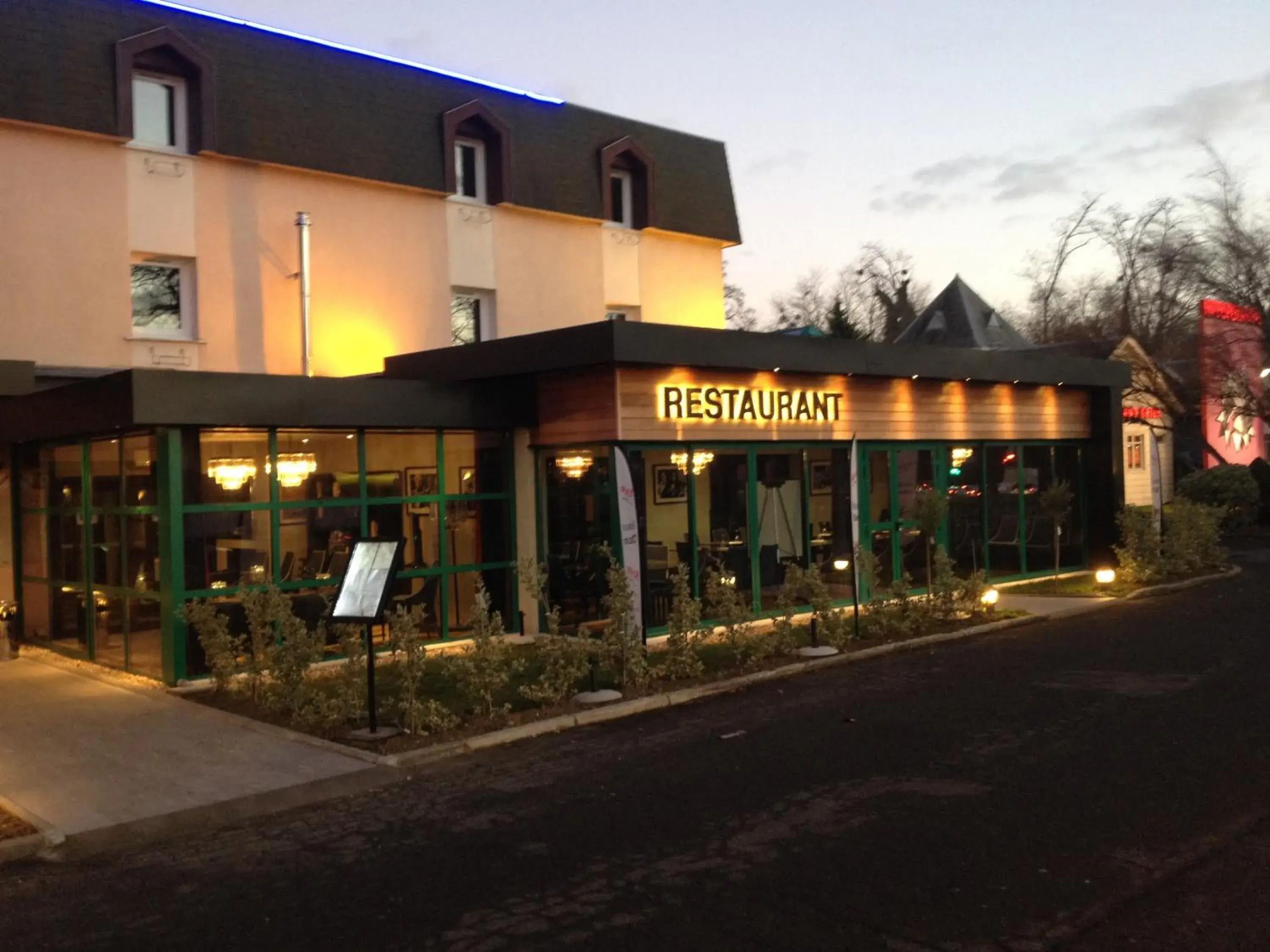 Facade/entrance, Property Building in Hotel Acadie Eragny ( ex Comfort Hotel)