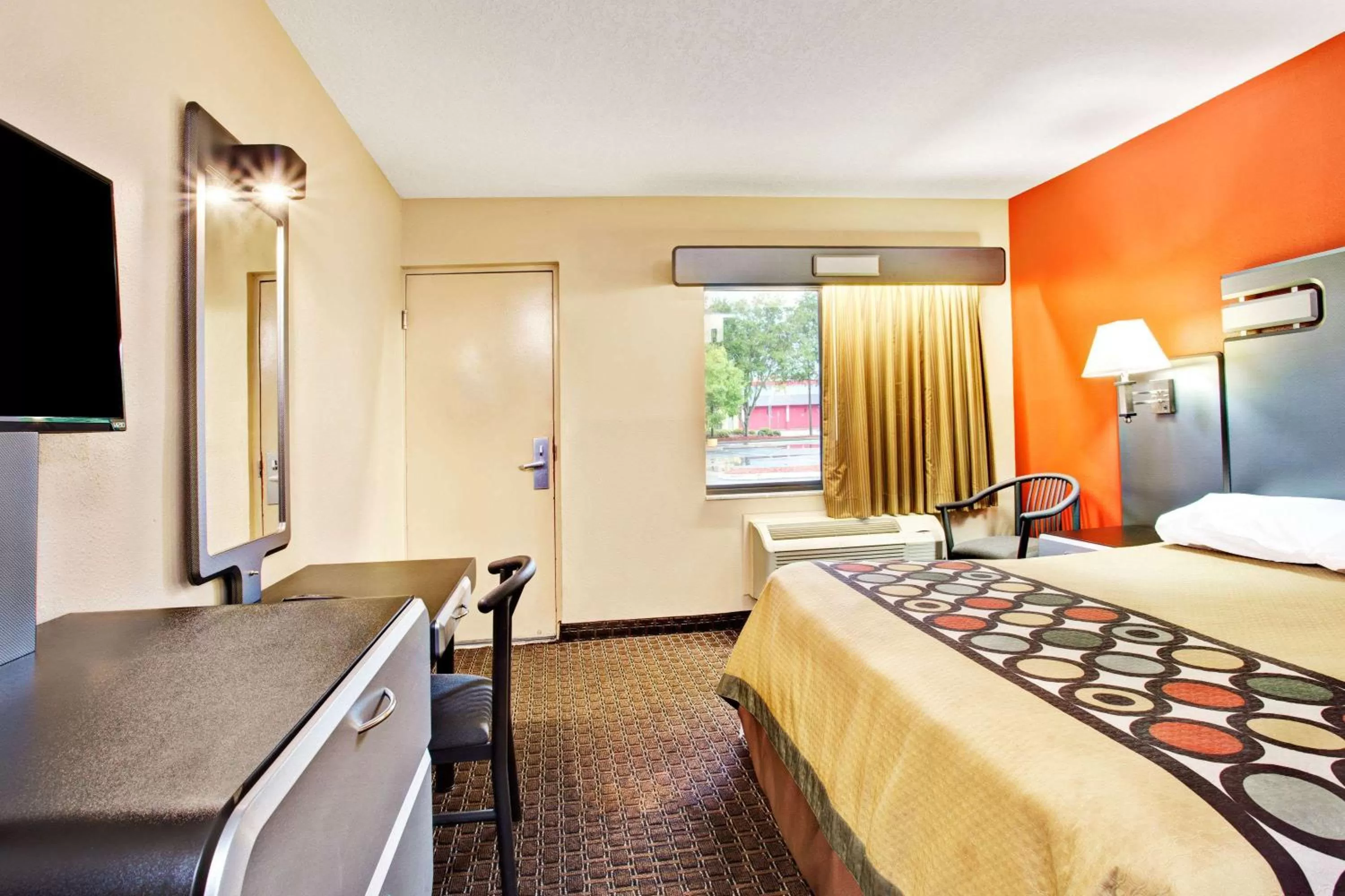 On site, Bed in Super 8 by Wyndham Kissimmee/Maingate/Orlando Area
