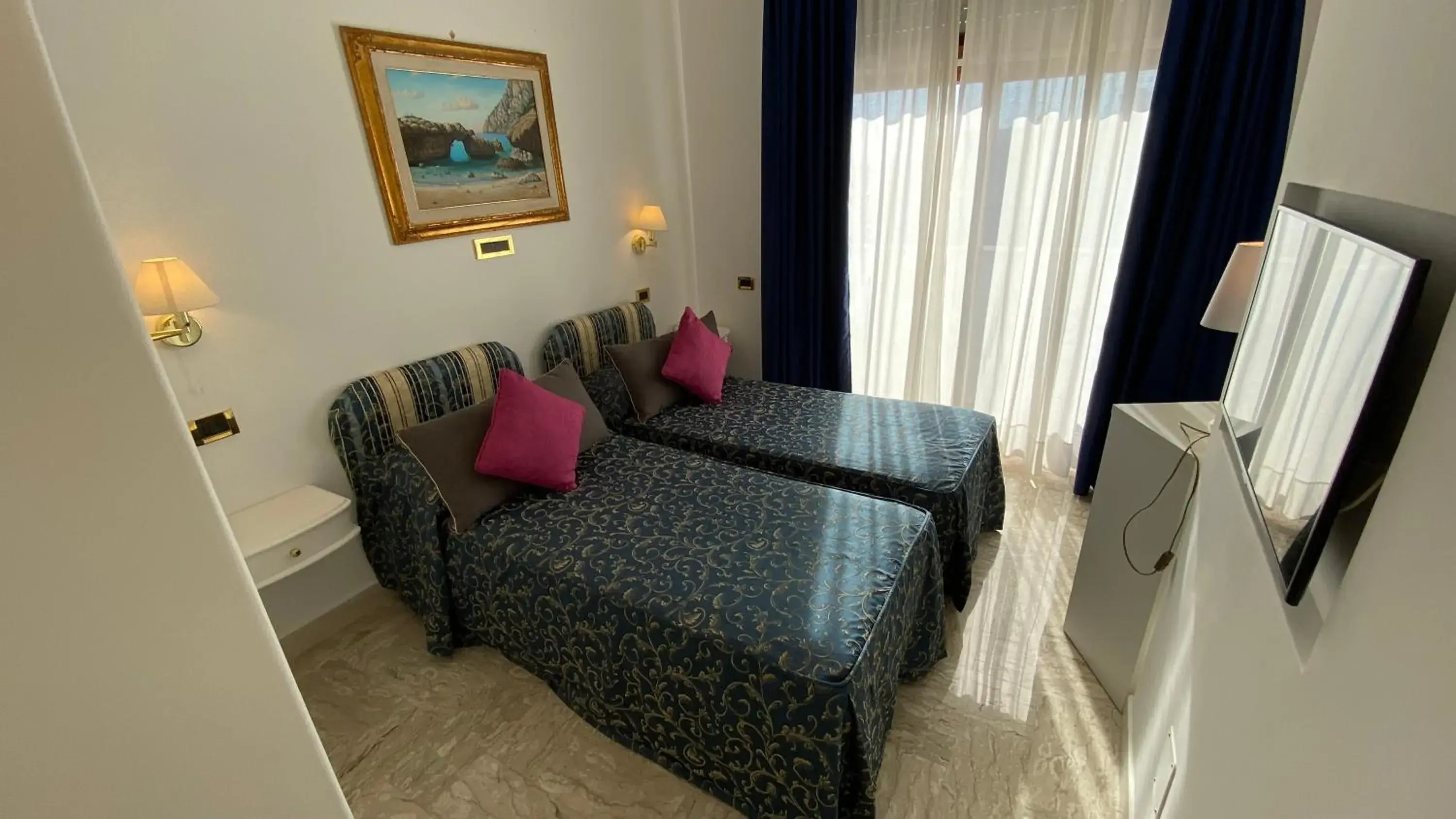 Bedroom, Seating Area in Hotel Bougainville