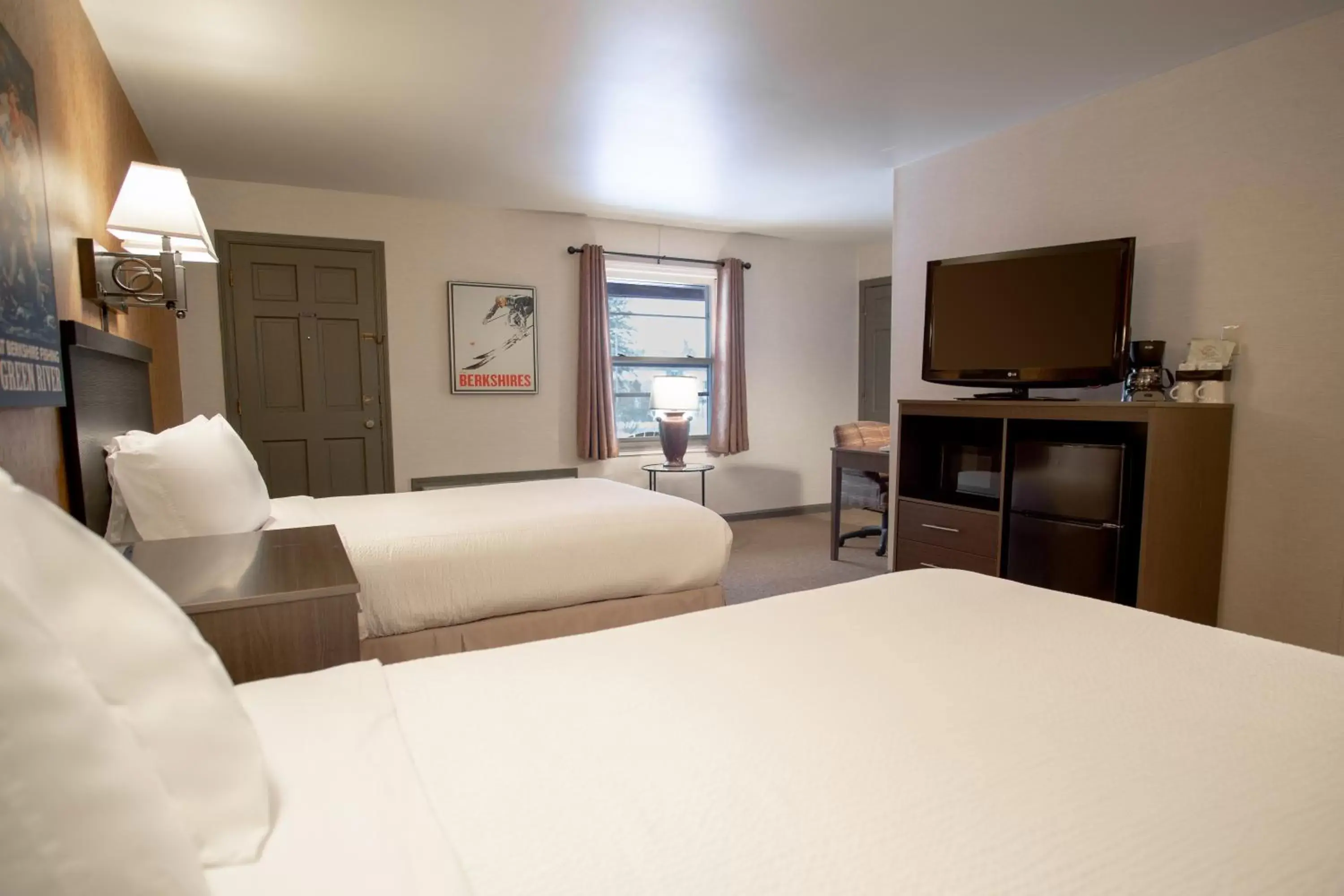 Deluxe Room with Two Double Beds and Exterior Entry - Non-Smoking in The Yankee, Trademark Collection by Wyndham Deluxe Room with Two Double Beds and Exterior Entry - Non-Smoking in The Yankee, Trademark Collection by Wyndham
