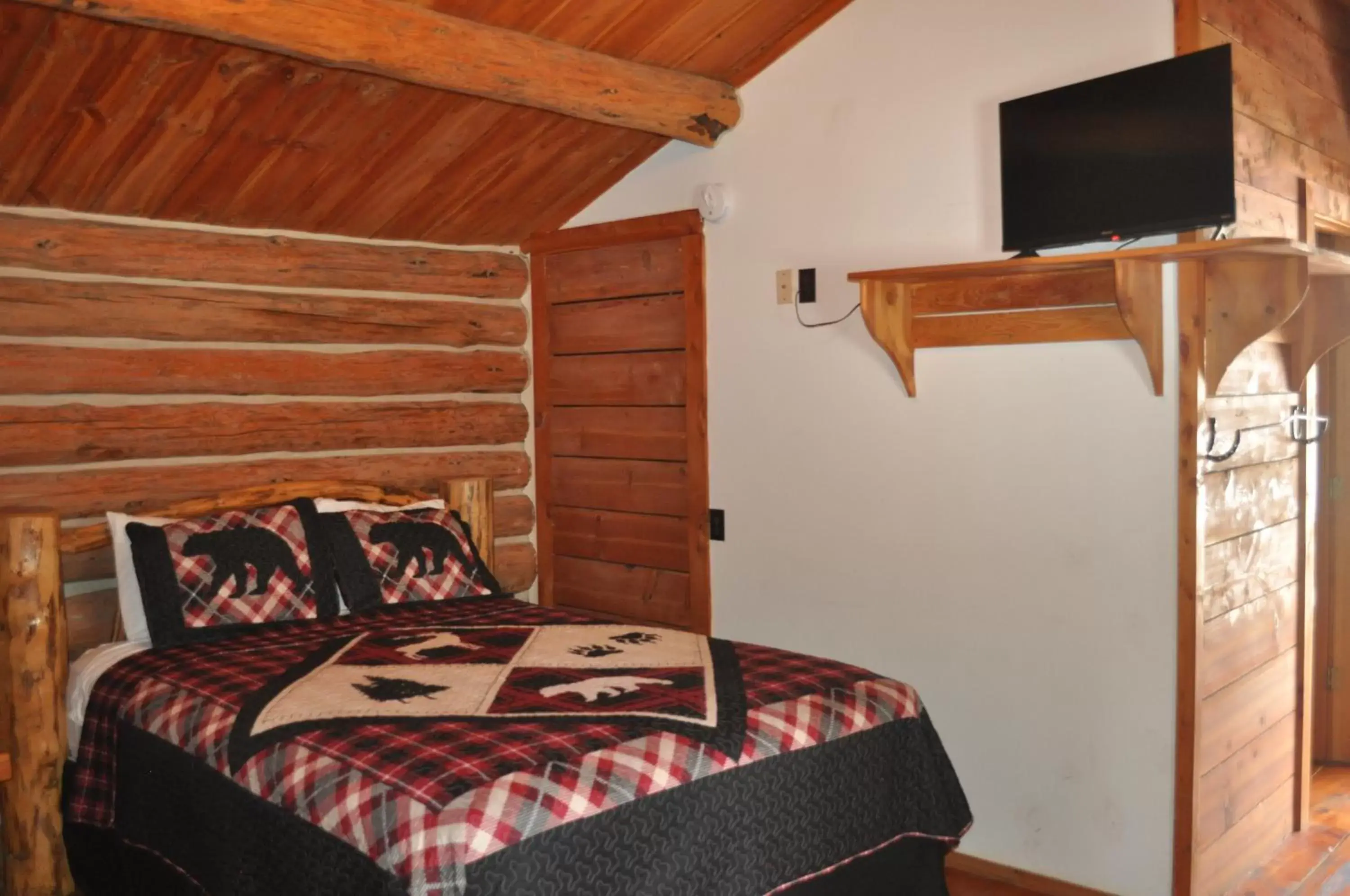 Bed in Crooked Creek Guest Ranch