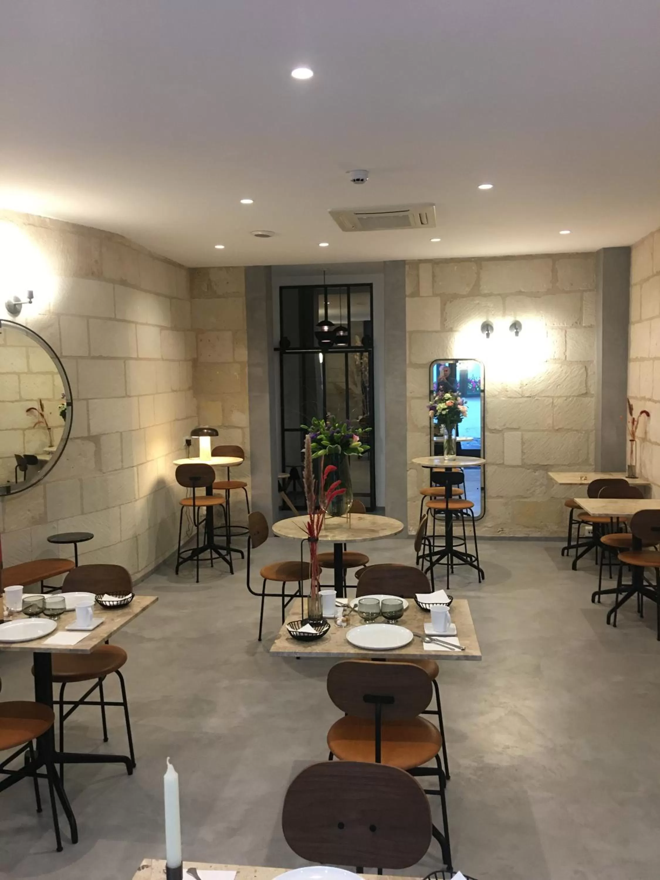 Restaurant/places to eat in Hôtel L'Adresse