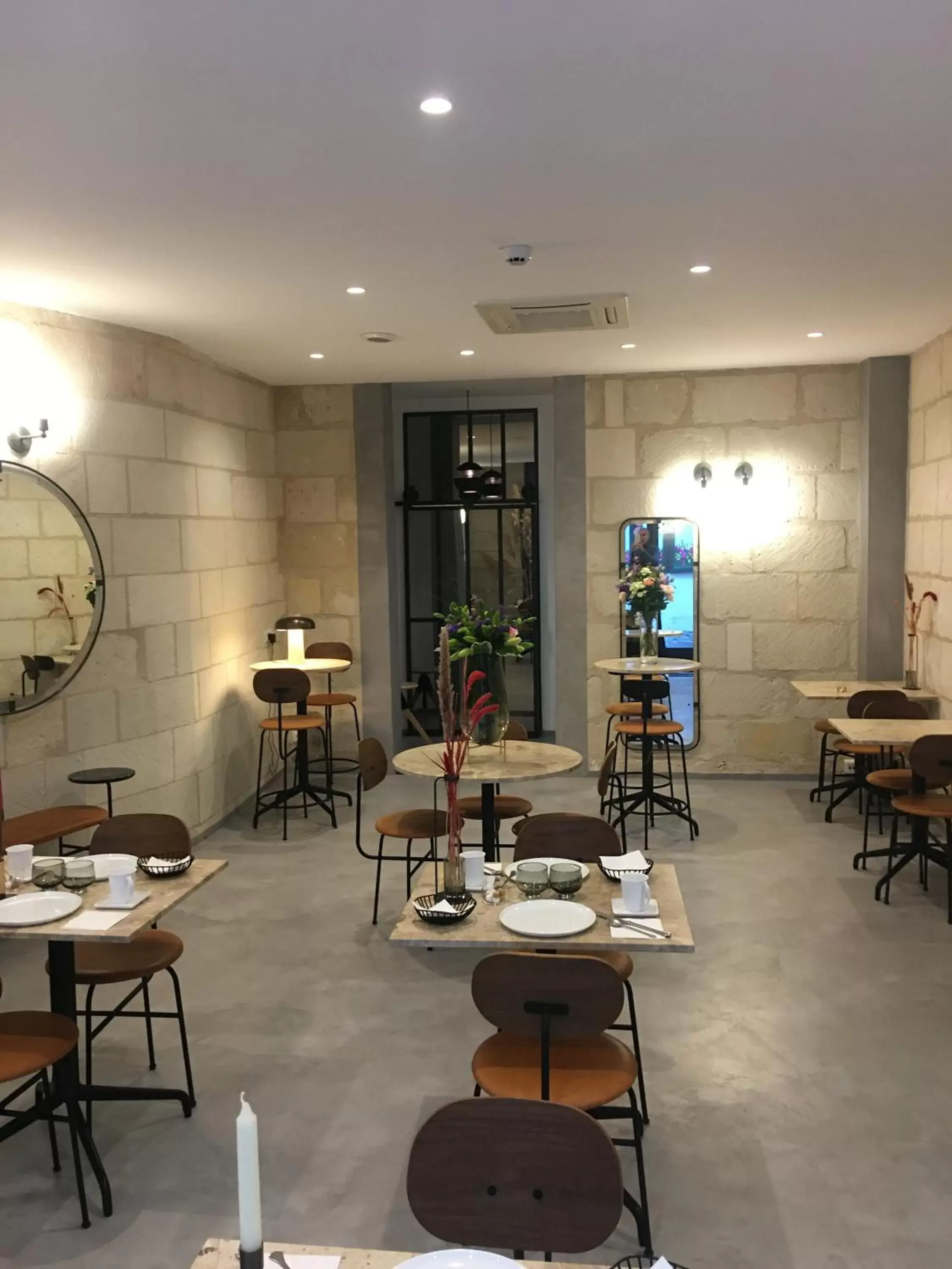 Restaurant/Places to Eat in Hôtel L'Adresse