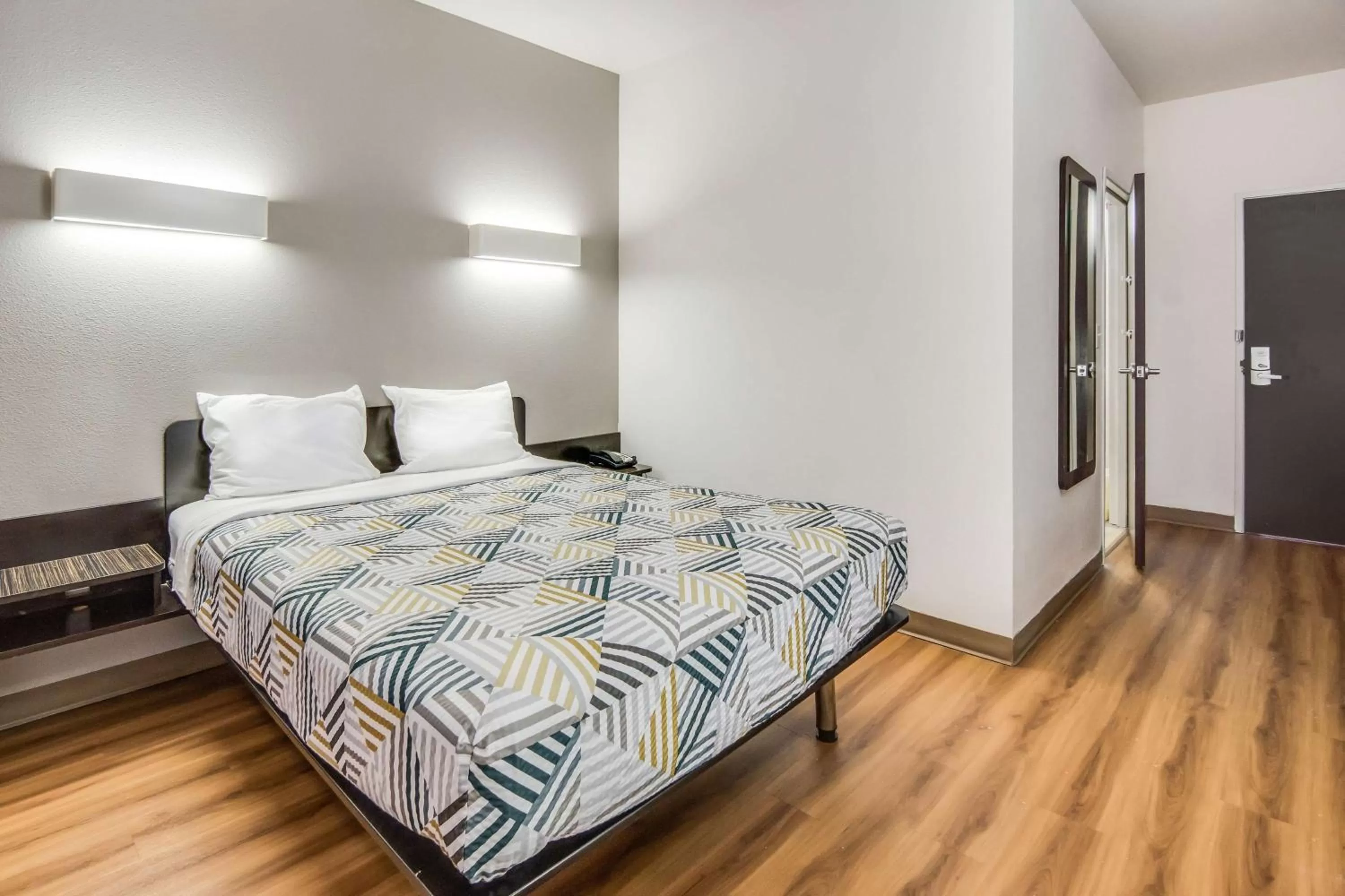 Bedroom, Bed in Motel 6-Cleburne, TX