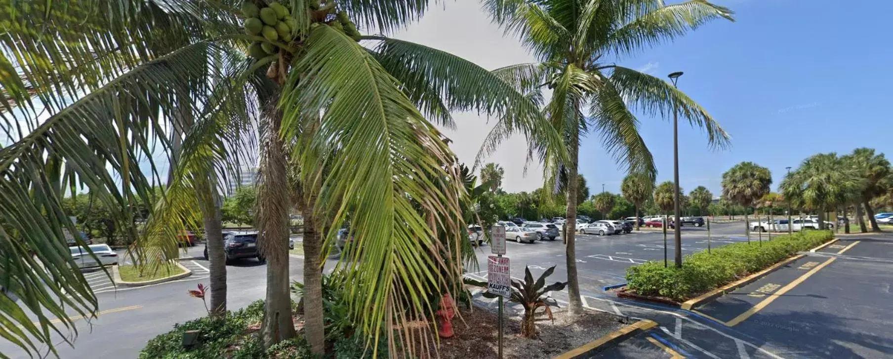 Parking in Holiday Inn Palm Beach-Airport Conf Ctr, an IHG Hotel