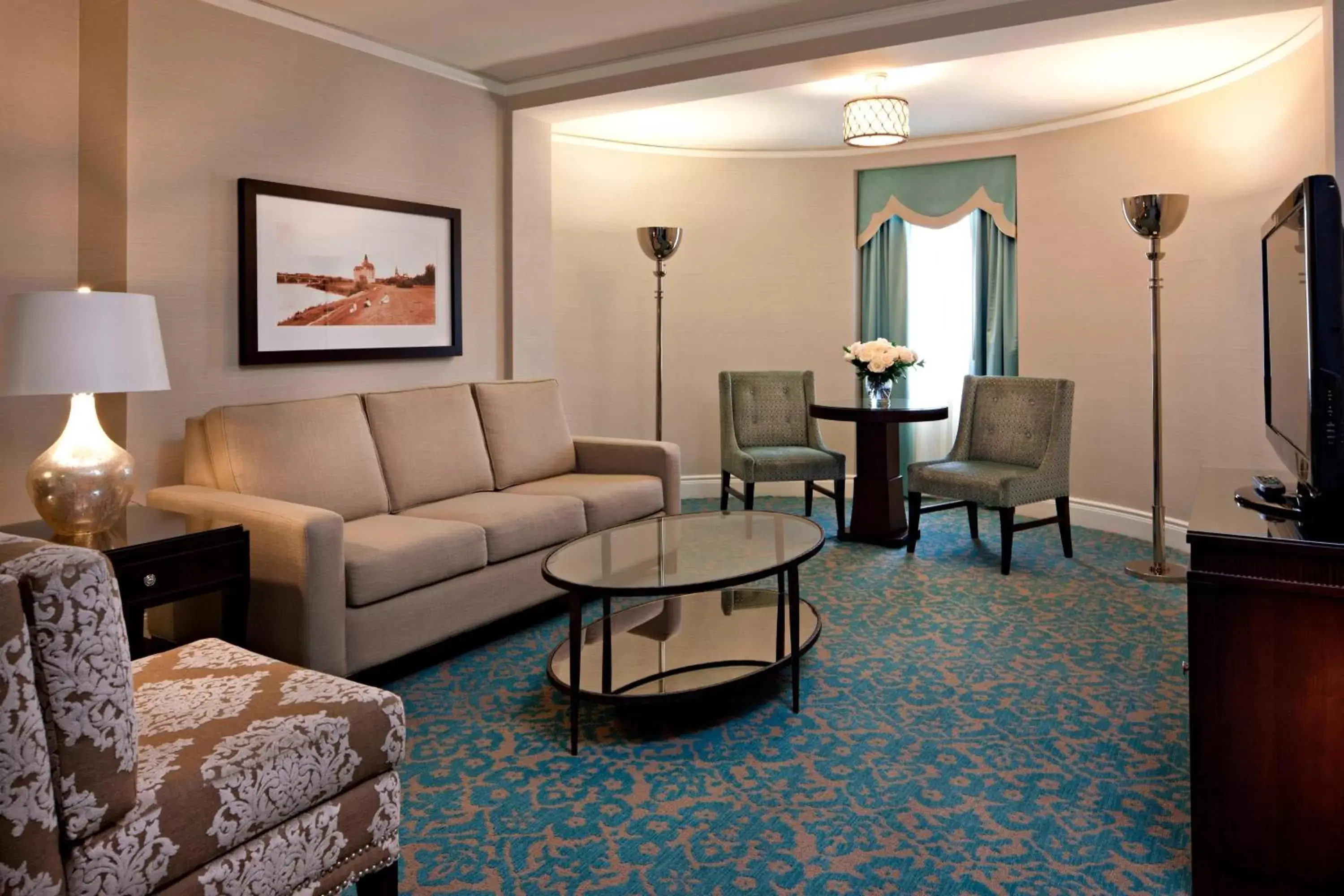 Bedroom, Seating Area in Delta Hotels by Marriott Bessborough