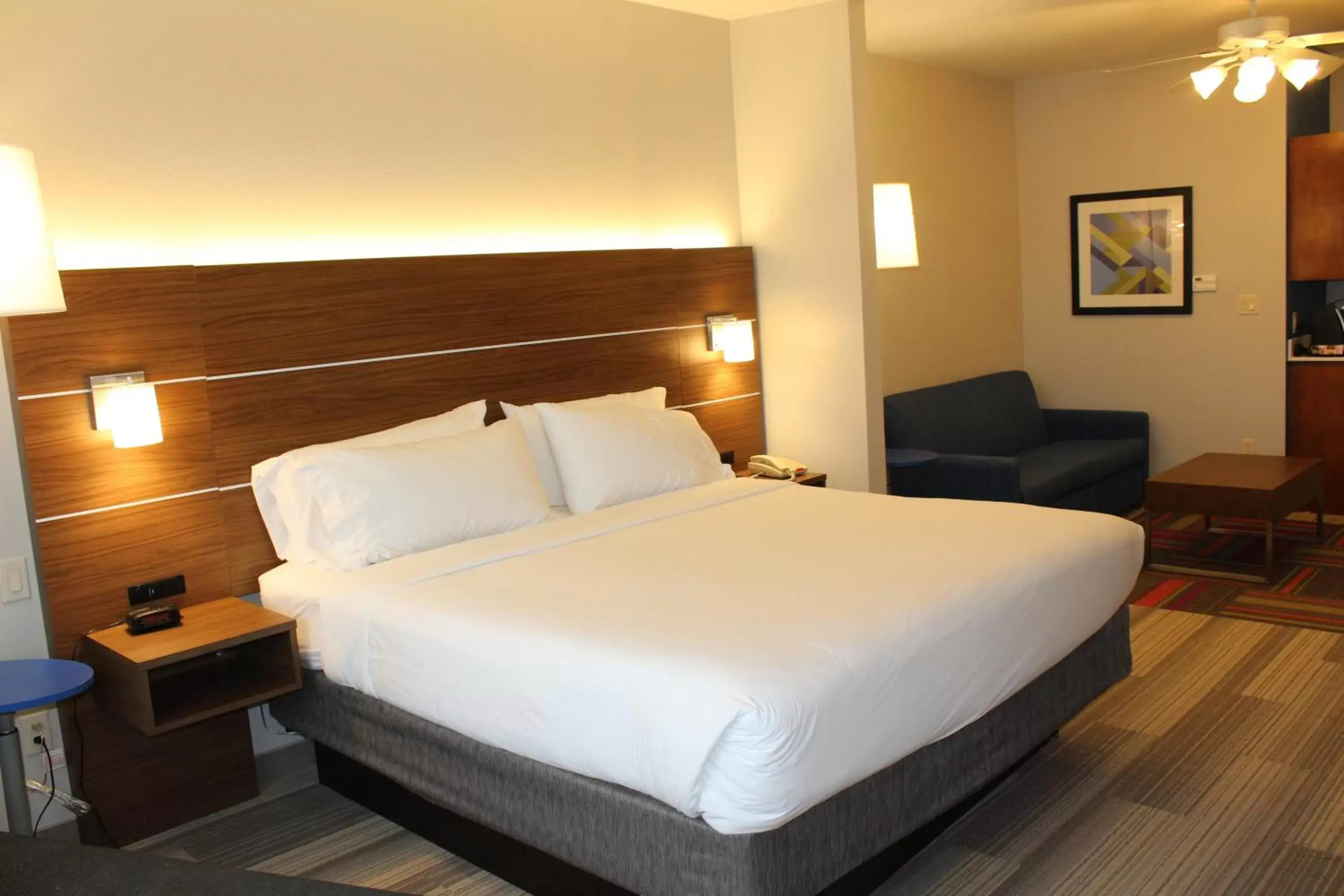 Bed in Holiday Inn Express Hotel & Suites Mansfield, an IHG Hotel