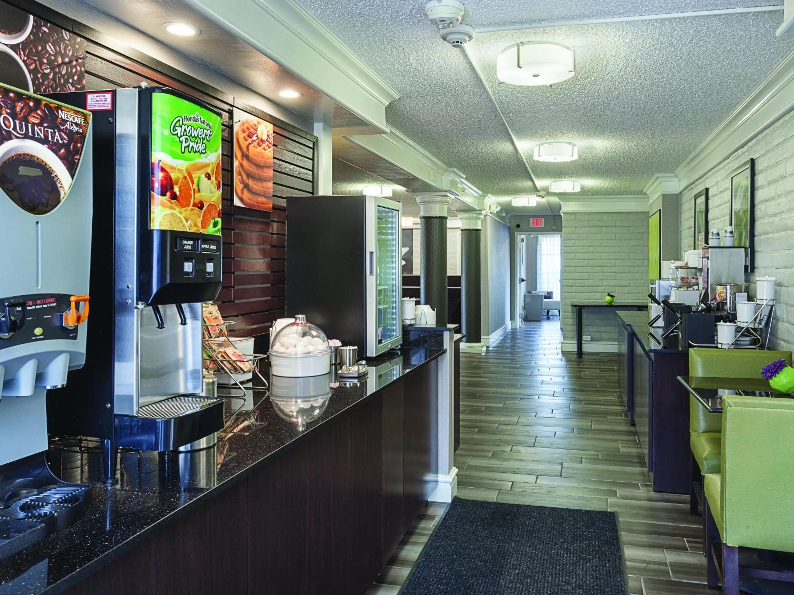 Breakfast in La Quinta Inn by Wyndham Sacramento North