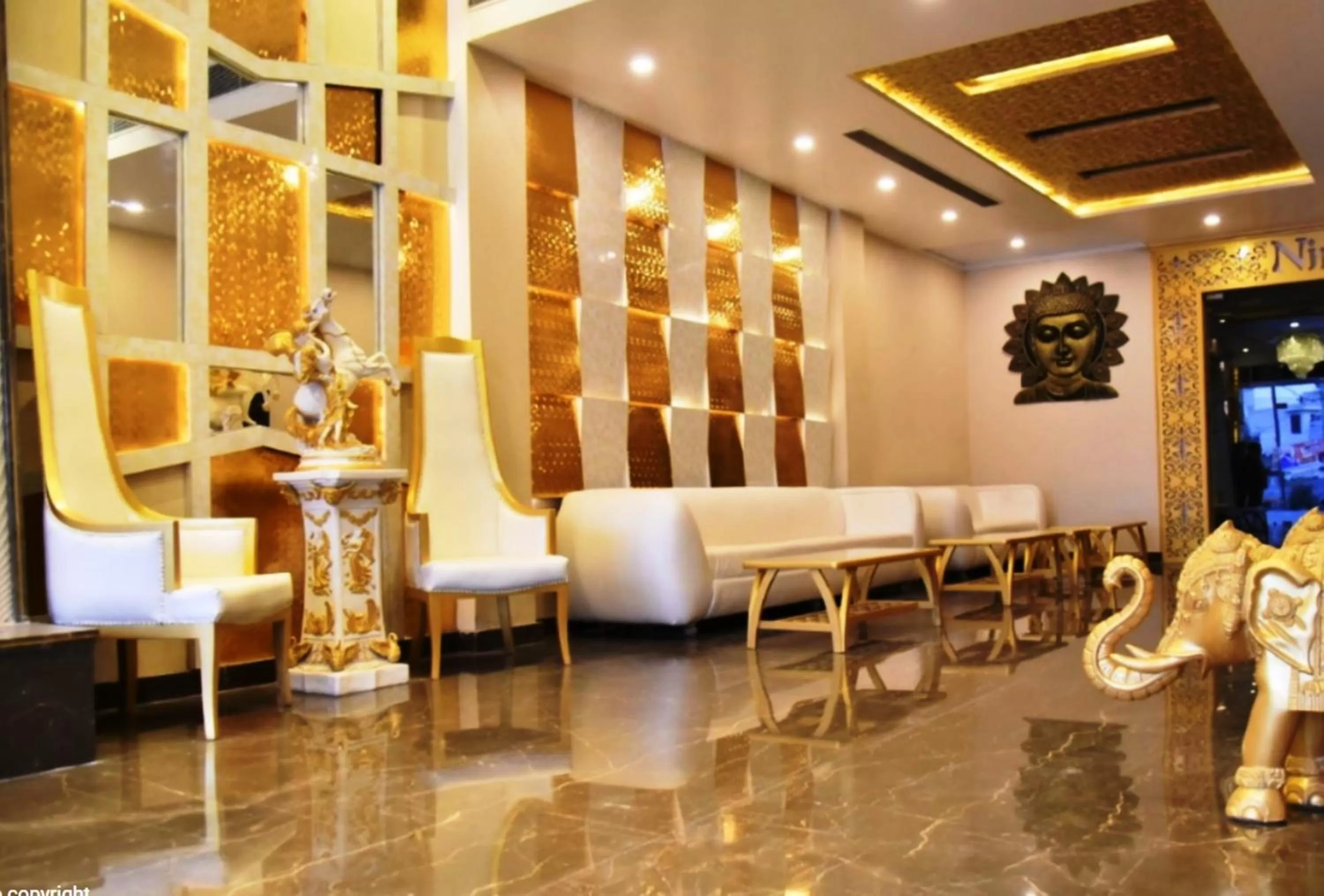 Lobby or reception, Restaurant/Places to Eat in DIEU Sallow royal suites