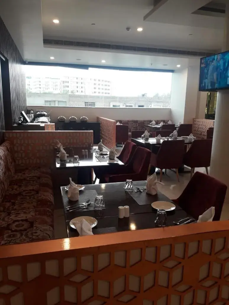 Restaurant/Places to Eat in Days Hotel Jaipur Tonk Road