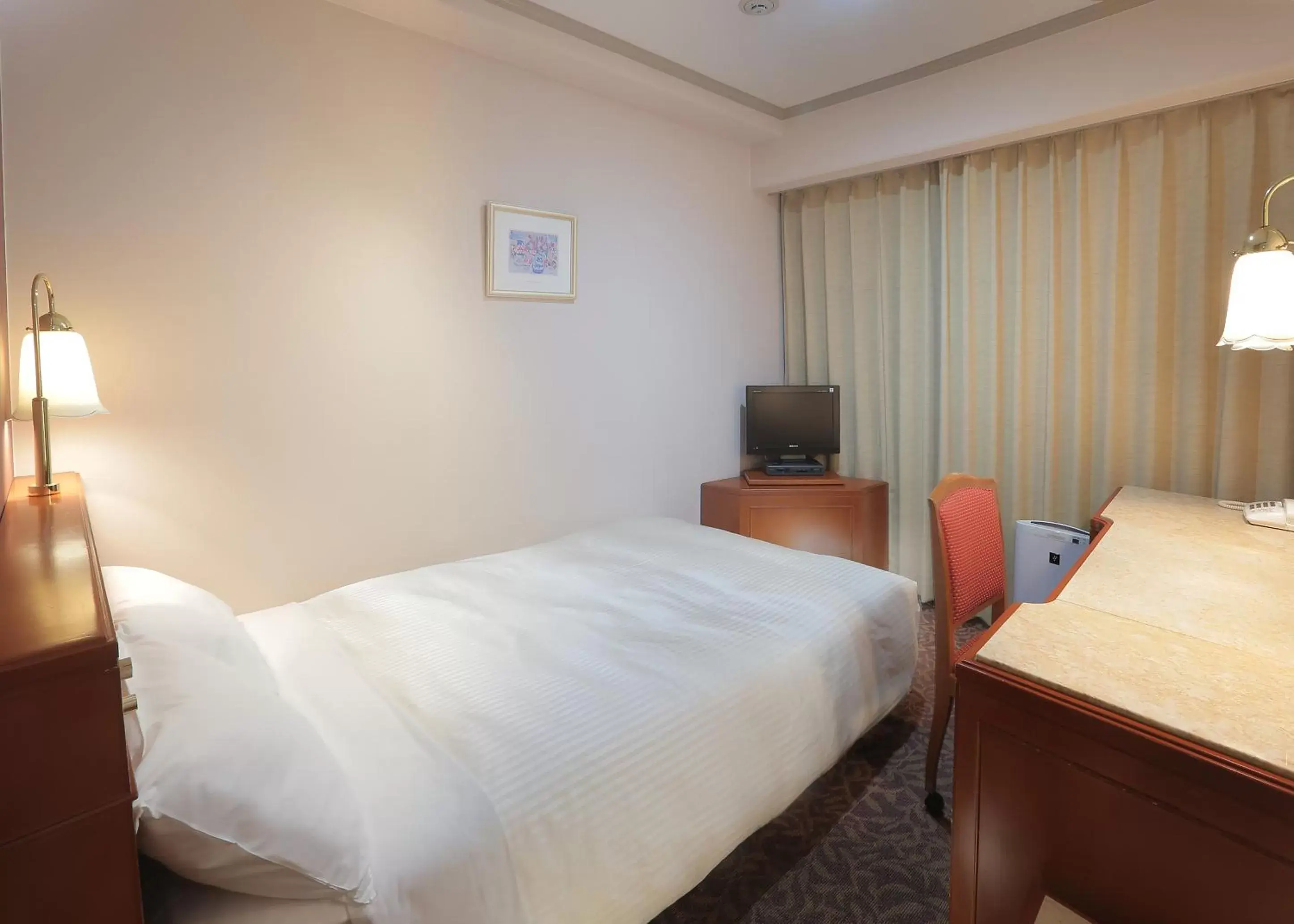 Photo of the whole room, Bed in Sasebo Washington Hotel