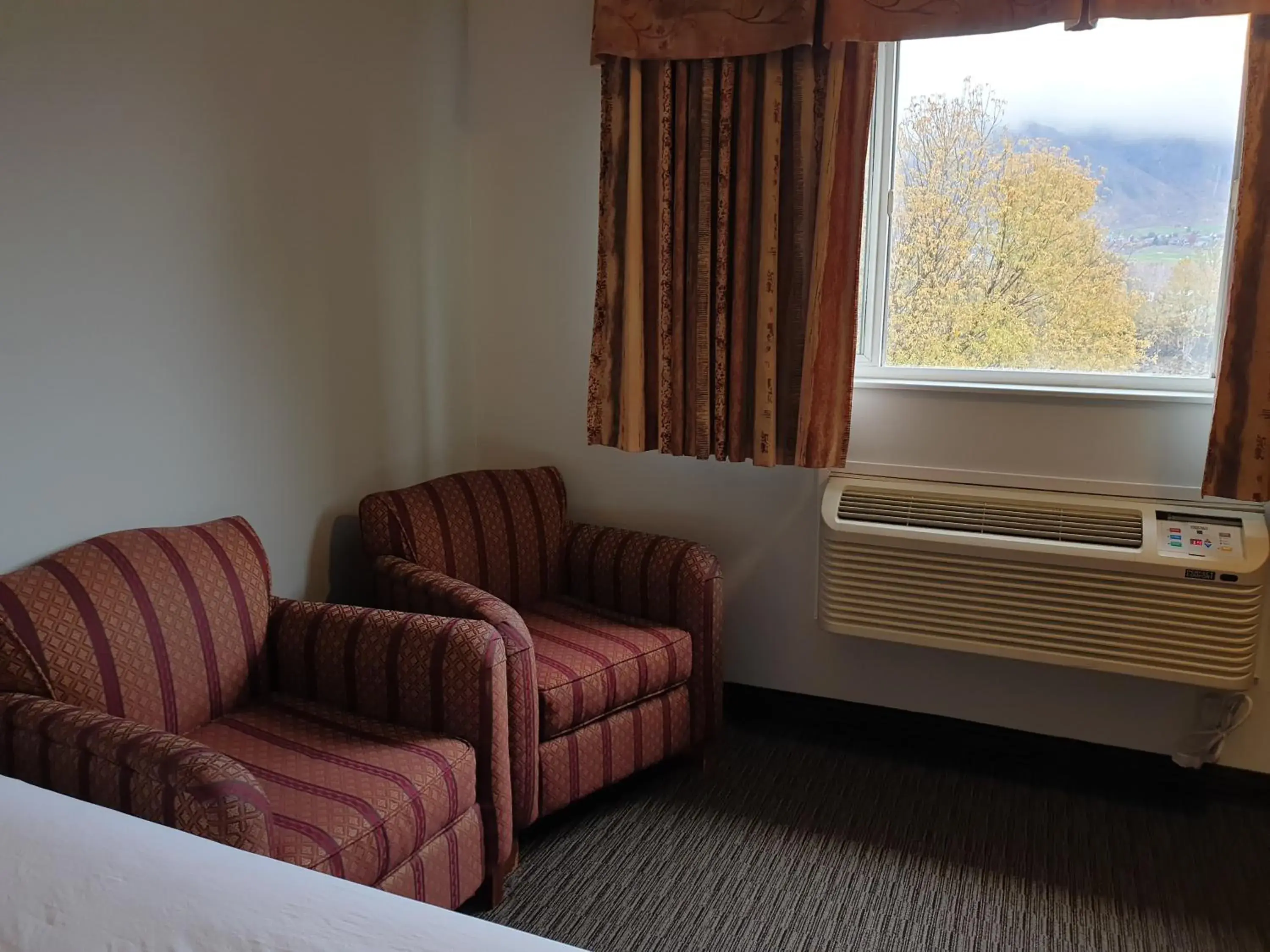 Seating Area in Riverland Inn & Suites