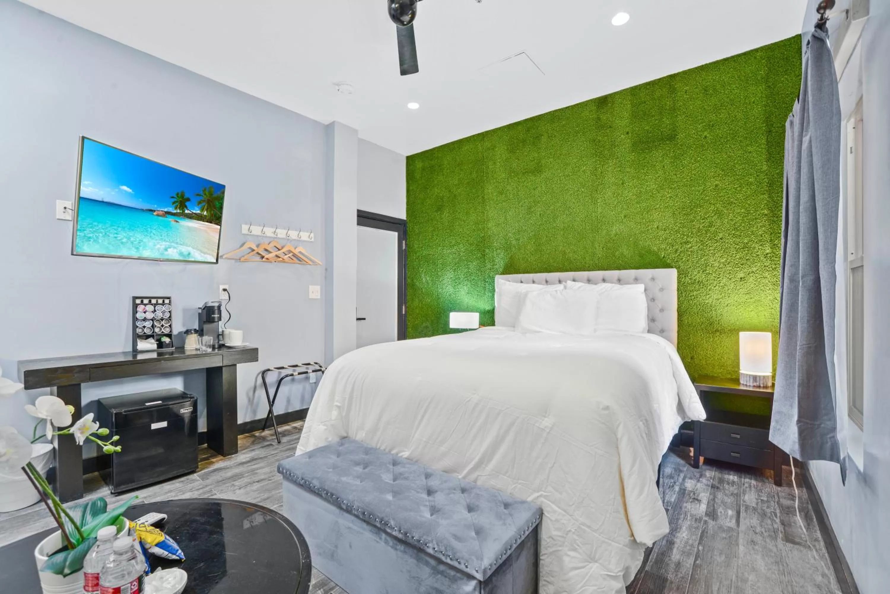 Bedroom, Bed in Good Hotels Downtown Denver