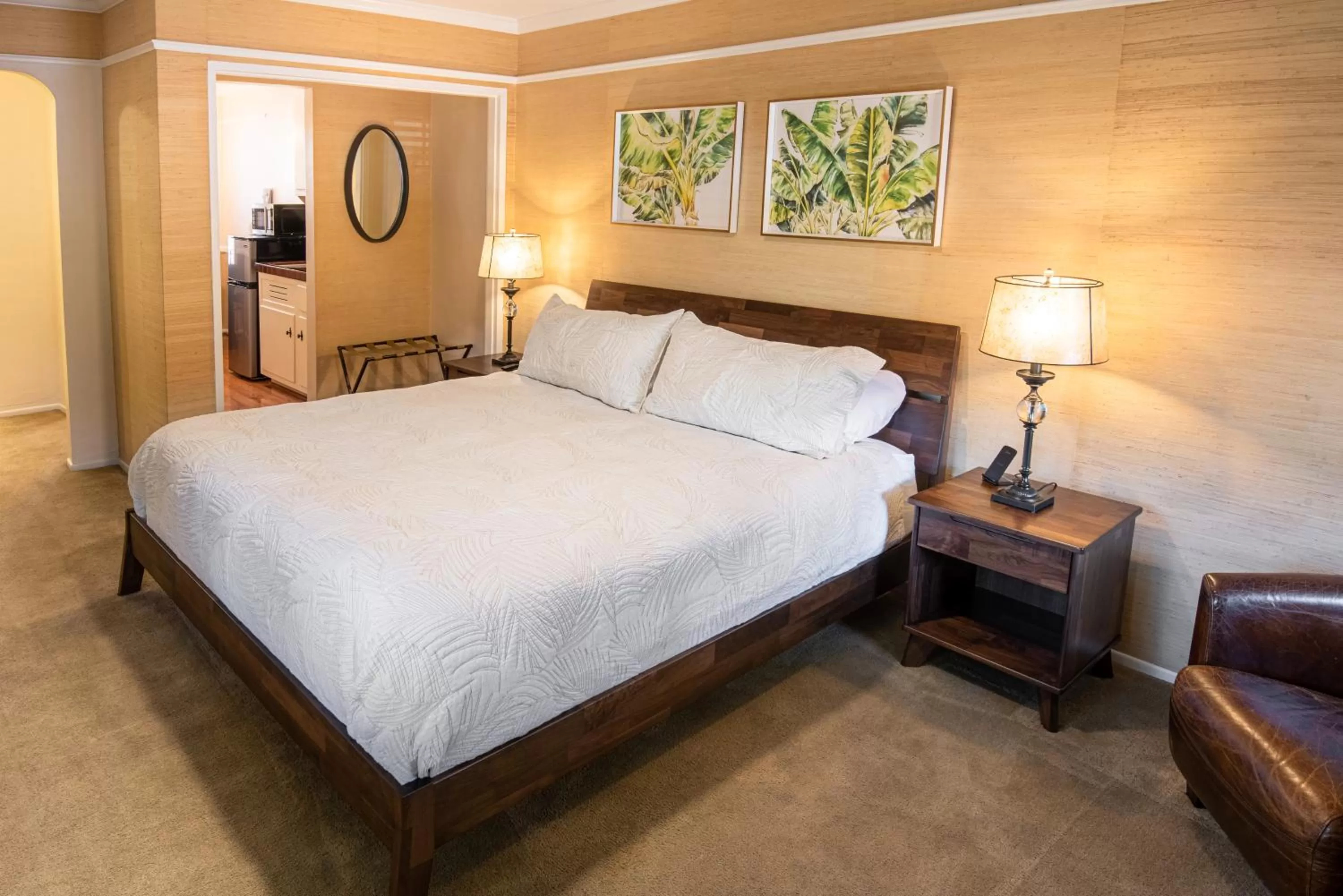 Bed in Harbor House Inn