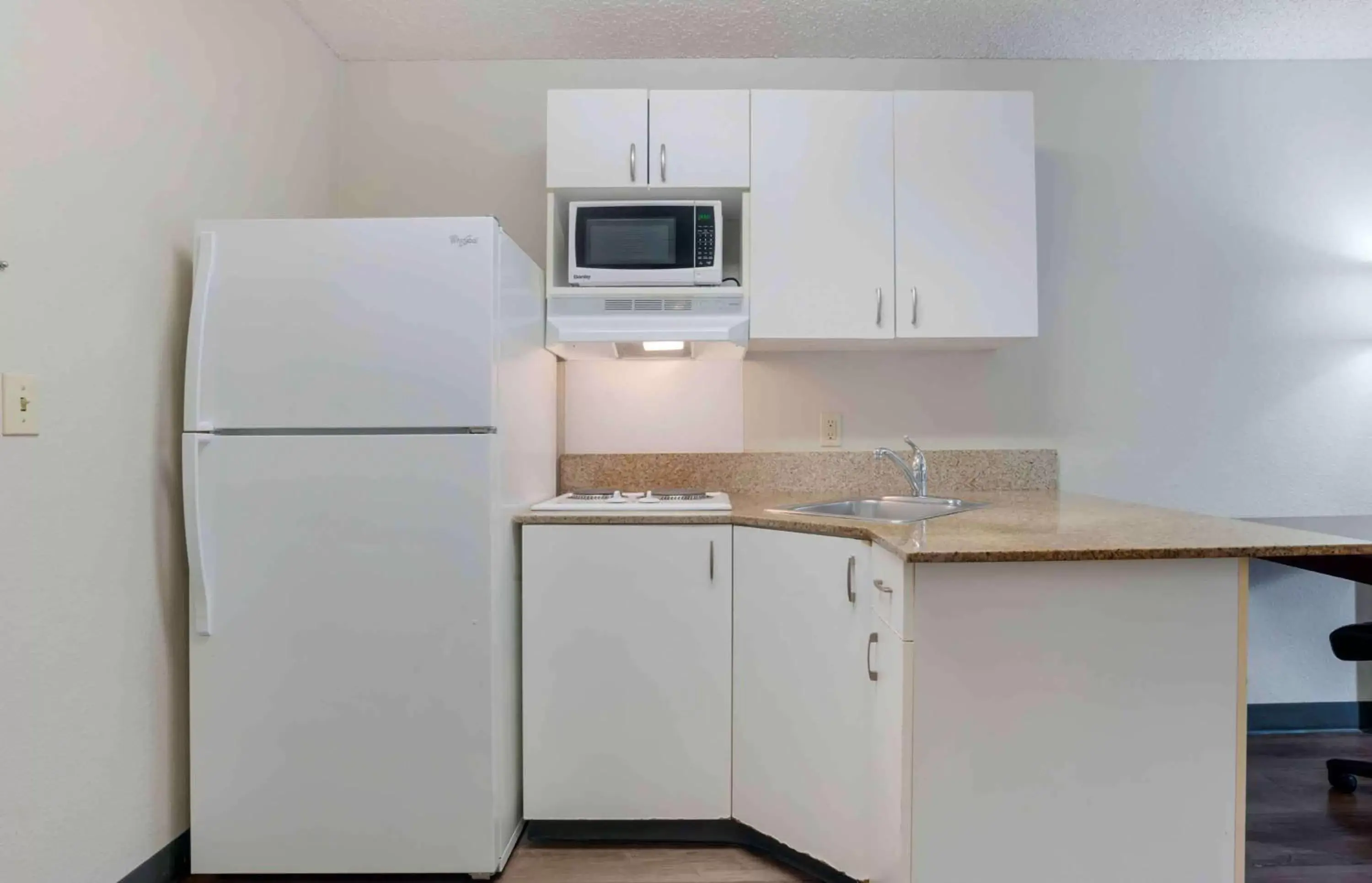 Bedroom, Kitchen/Kitchenette in Extended Stay America Suites - Los Angeles - Torrance Blvd
