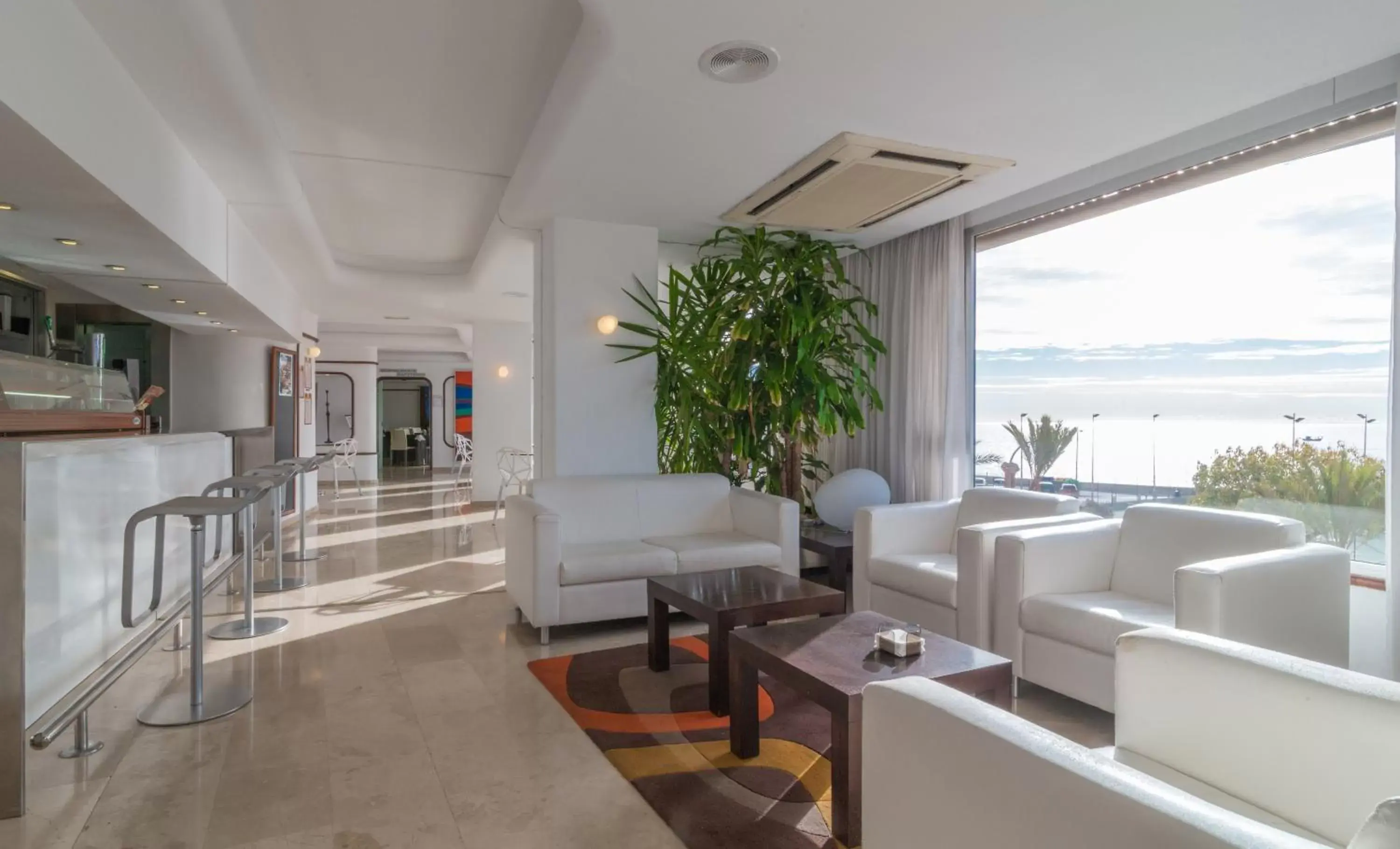Lounge or bar in Hotel Albahia Alicante
