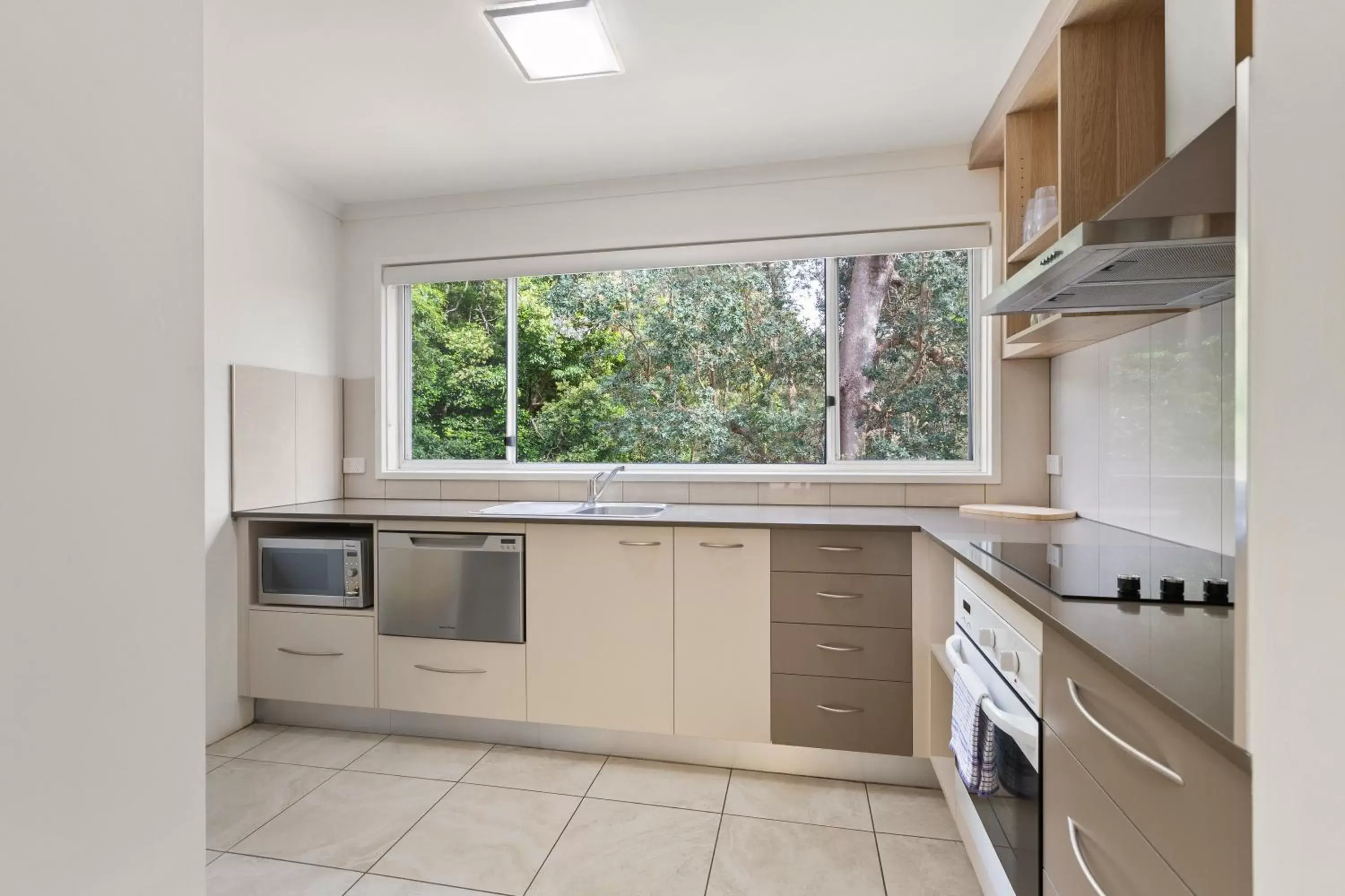 Kitchen/Kitchenette in Tathra Beach House Holiday Apartments