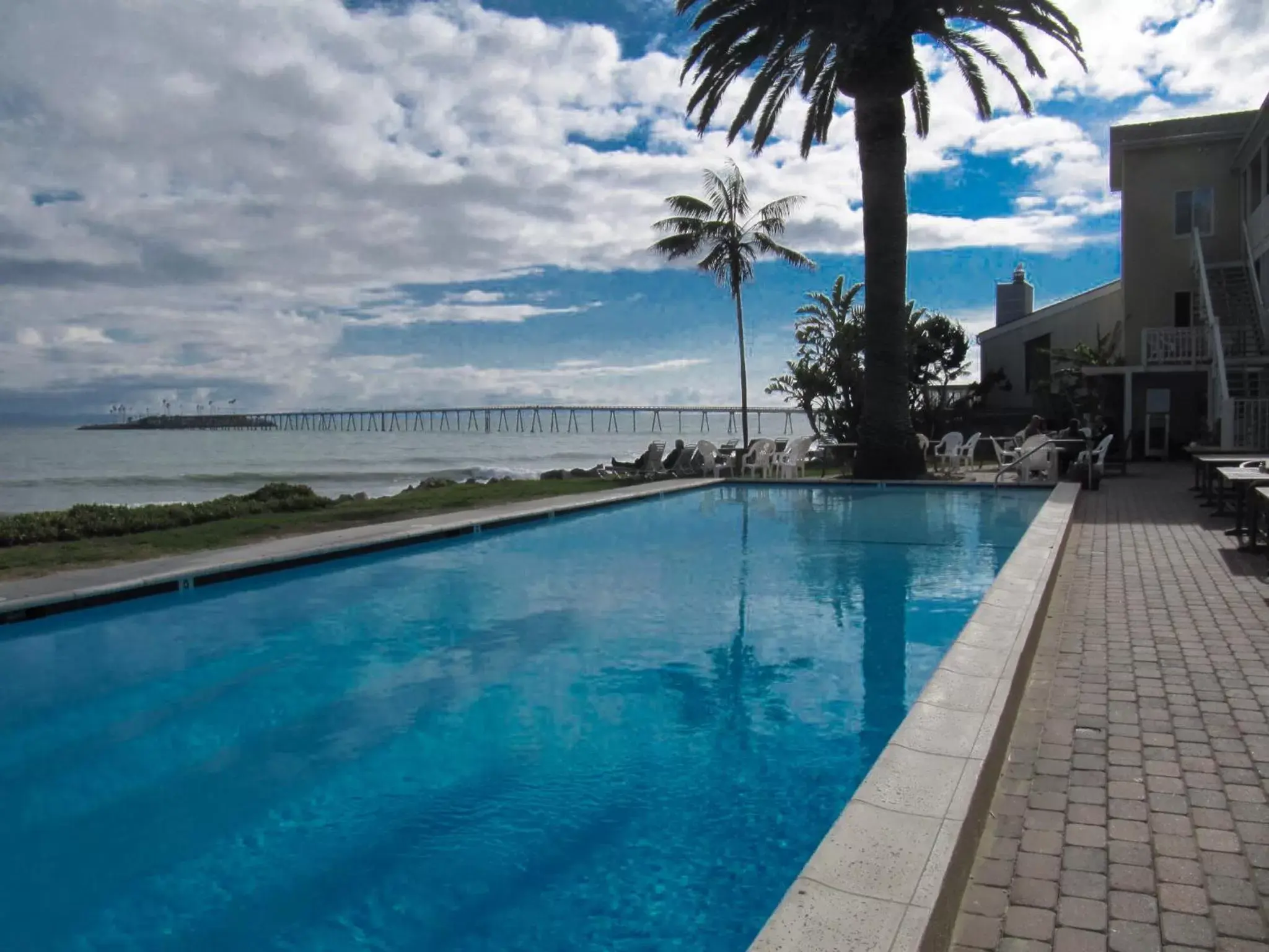 Garden view, Swimming Pool in Cliff House Inn