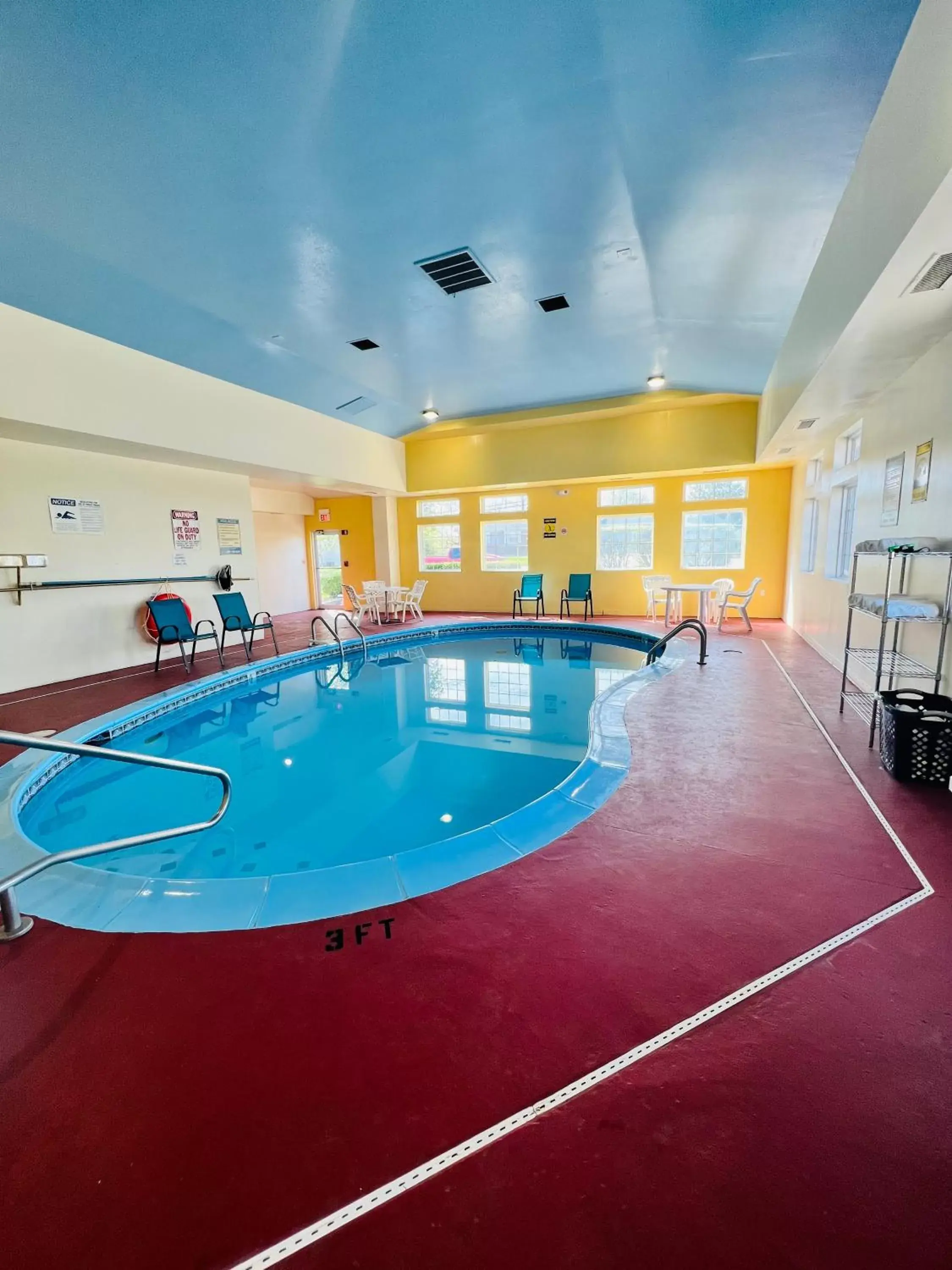Pool view, Swimming Pool in Super 8 by Wyndham Elizabethtown