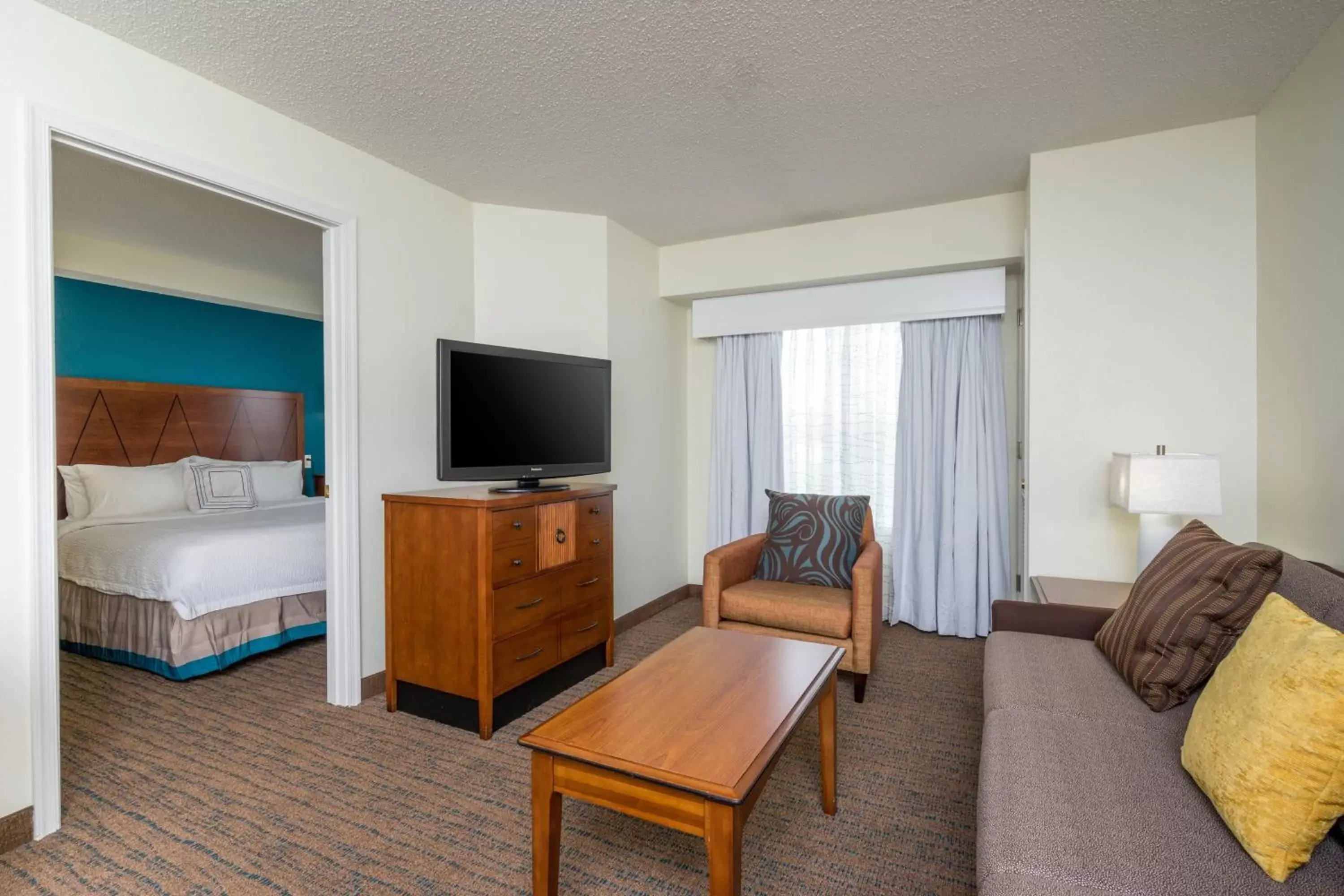 Bedroom, TV/Entertainment Center in Residence Inn by Marriott Salisbury